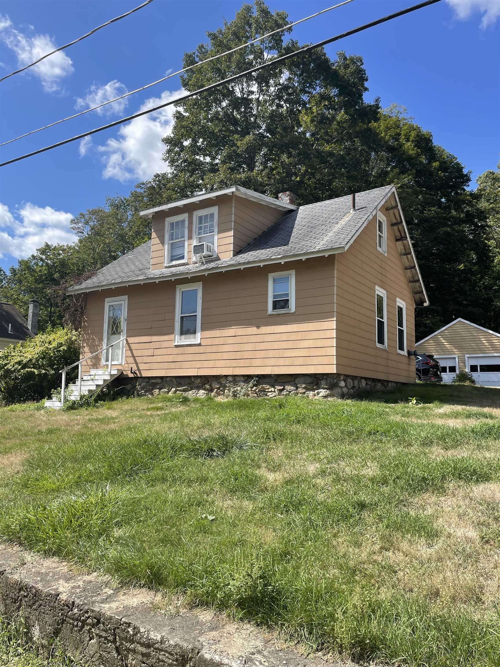 MLS 5061610: 14 River Road, Brentwood NH
