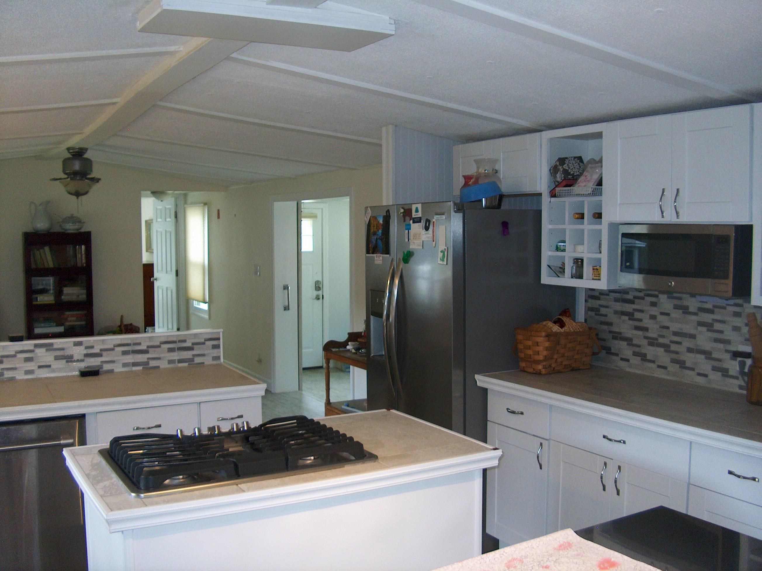 18 Dawn Dr, Concord, NH 03303