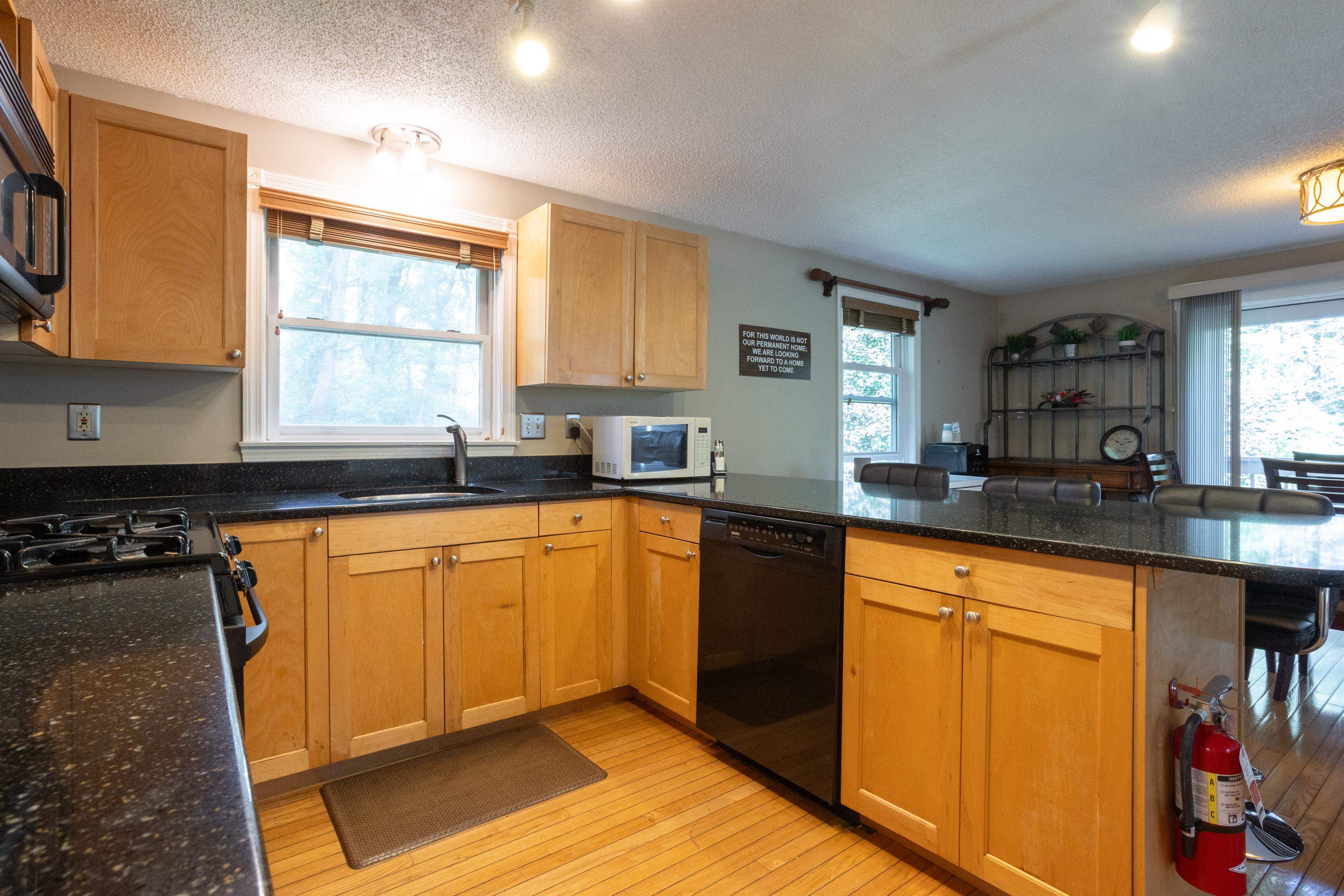 319 Fox Run Rd, Hudson, NH 03051