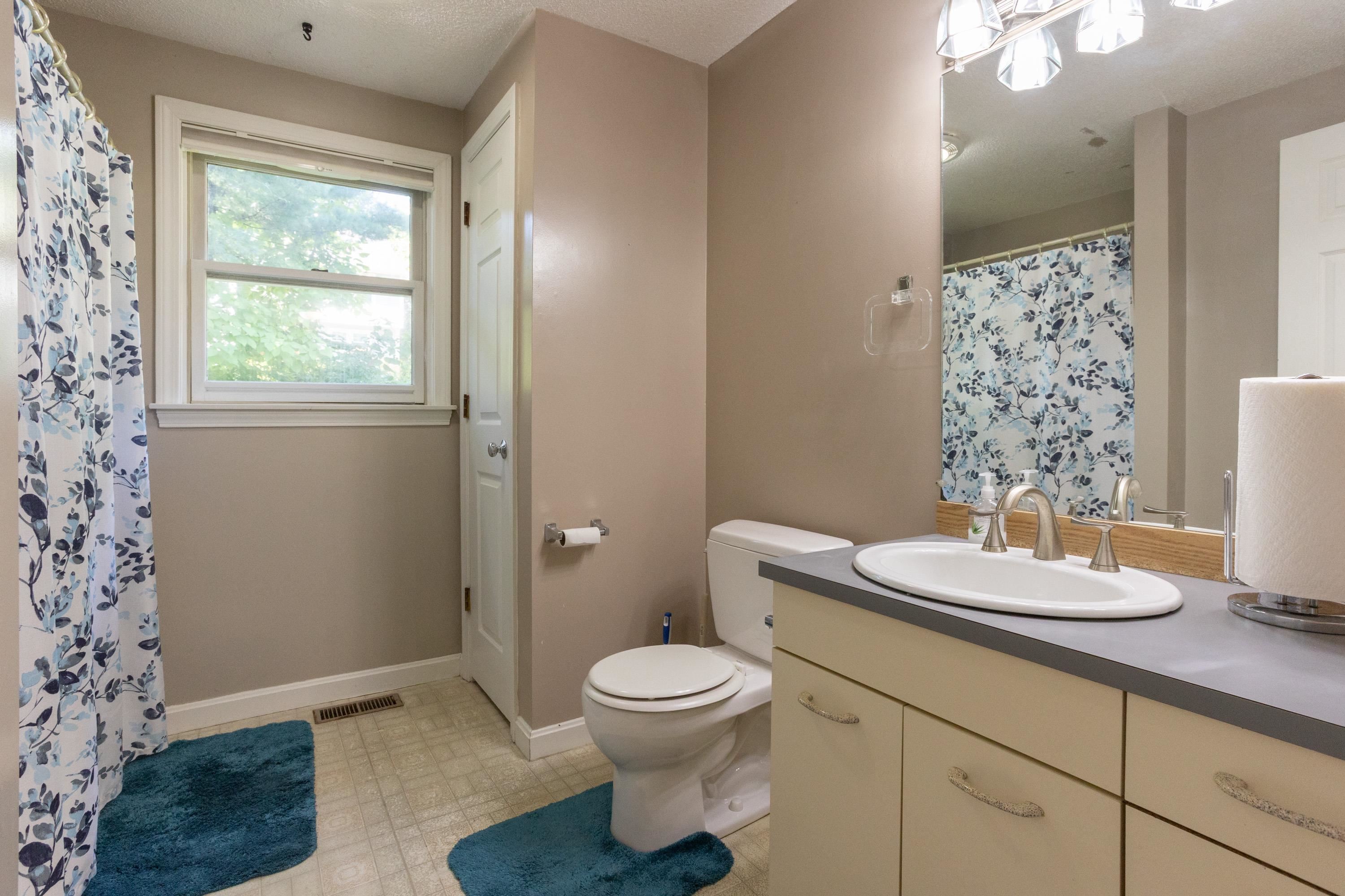 319 Fox Run Rd, Hudson, NH 03051