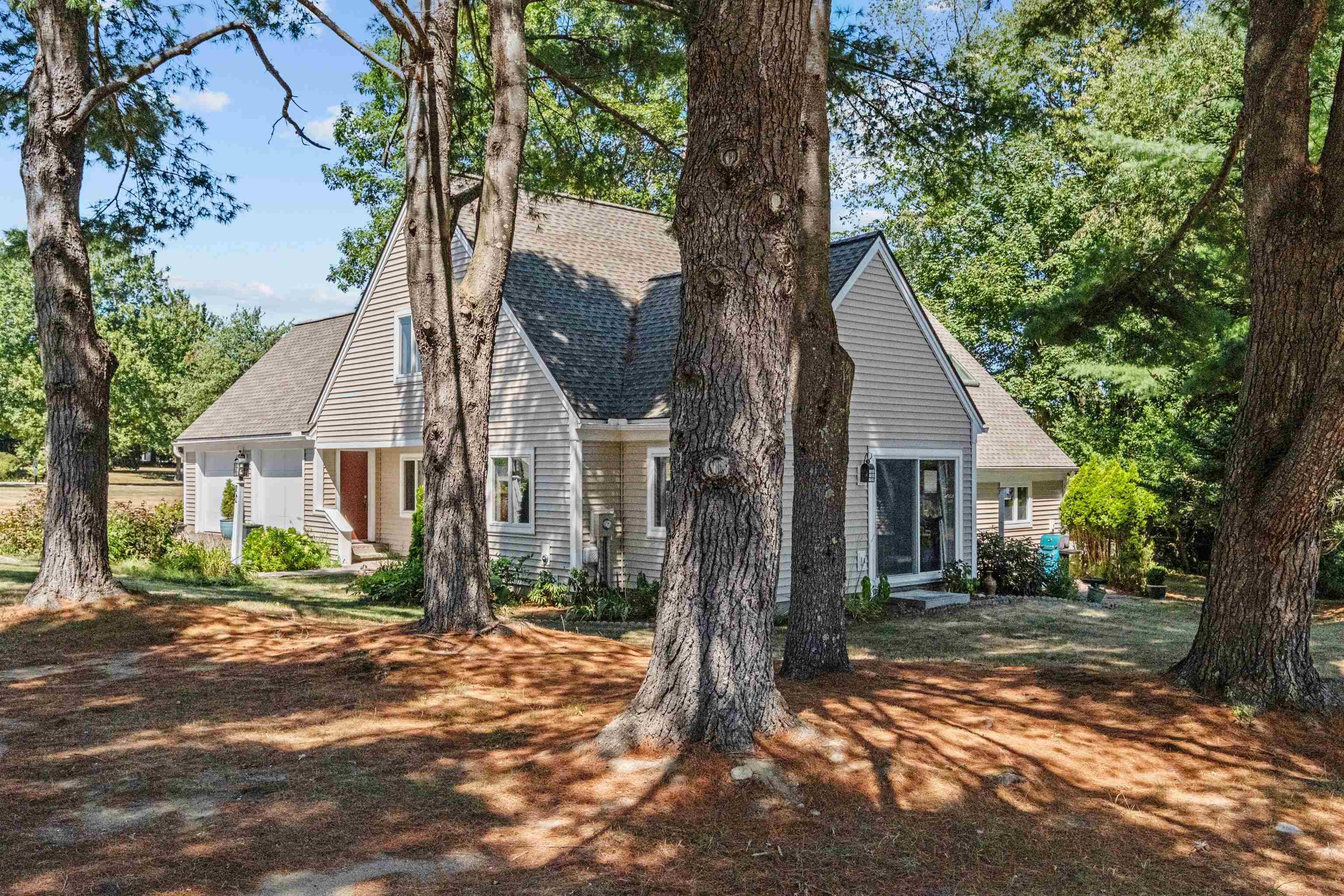 12 Clover Ln, Laconia, NH 03246