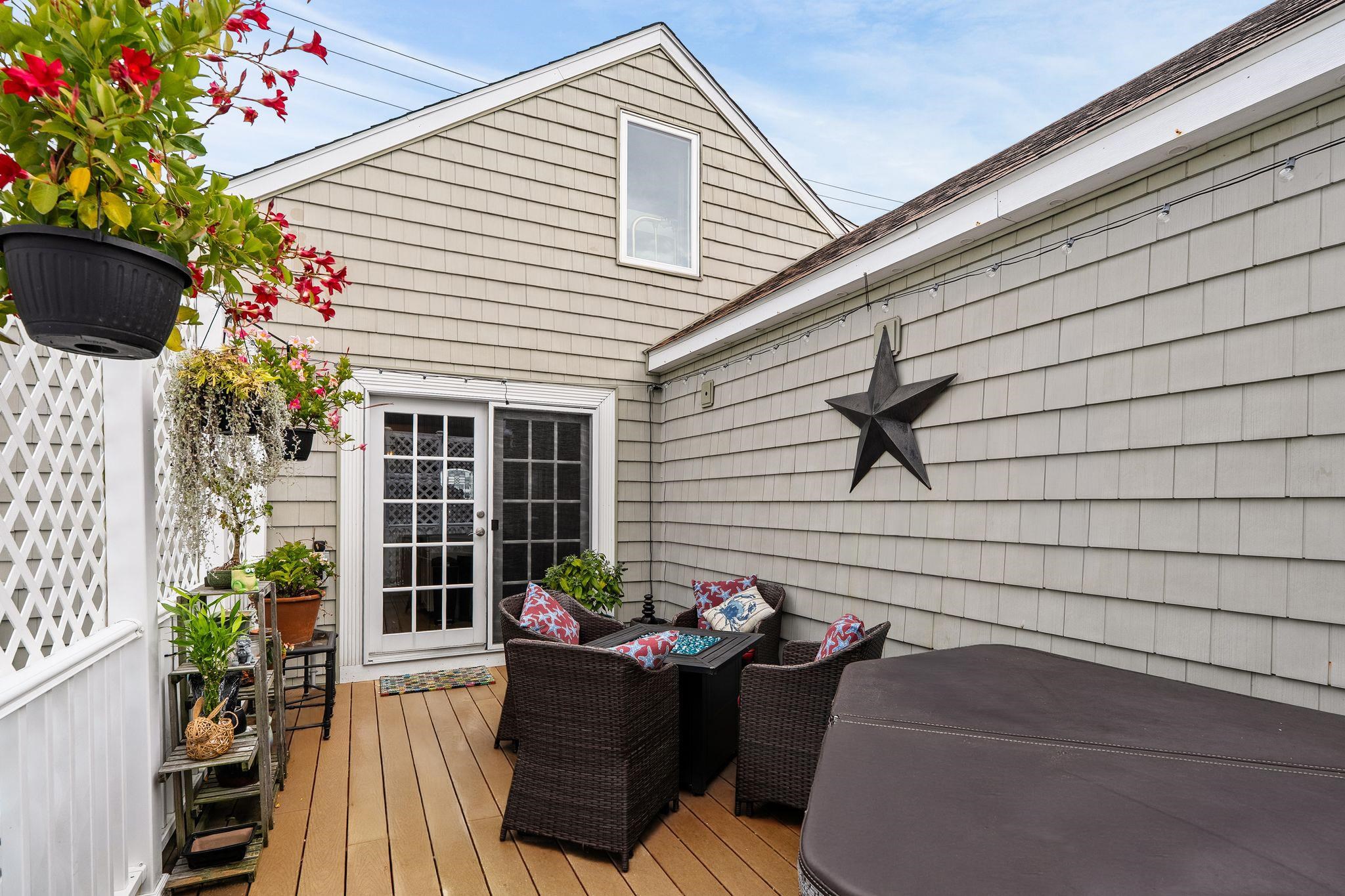 27 Hobson Ave, Hampton, NH 03842