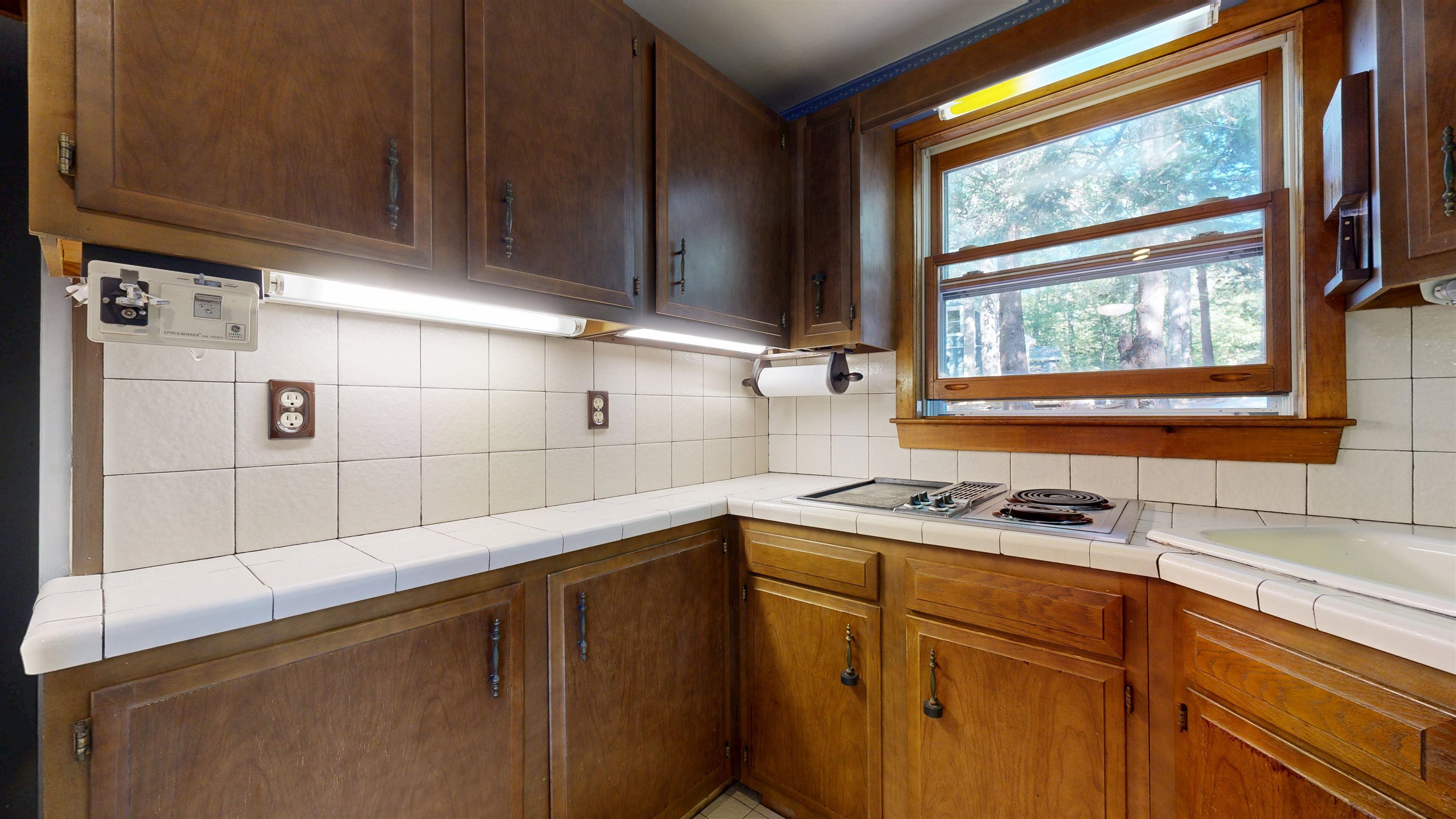 113 Lakeview Dr, Nottingham, NH 03290