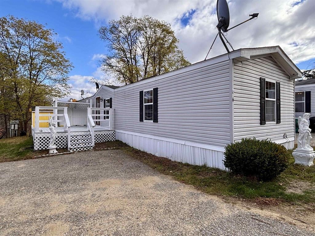 4 Trail St, Franklin, NH 03235