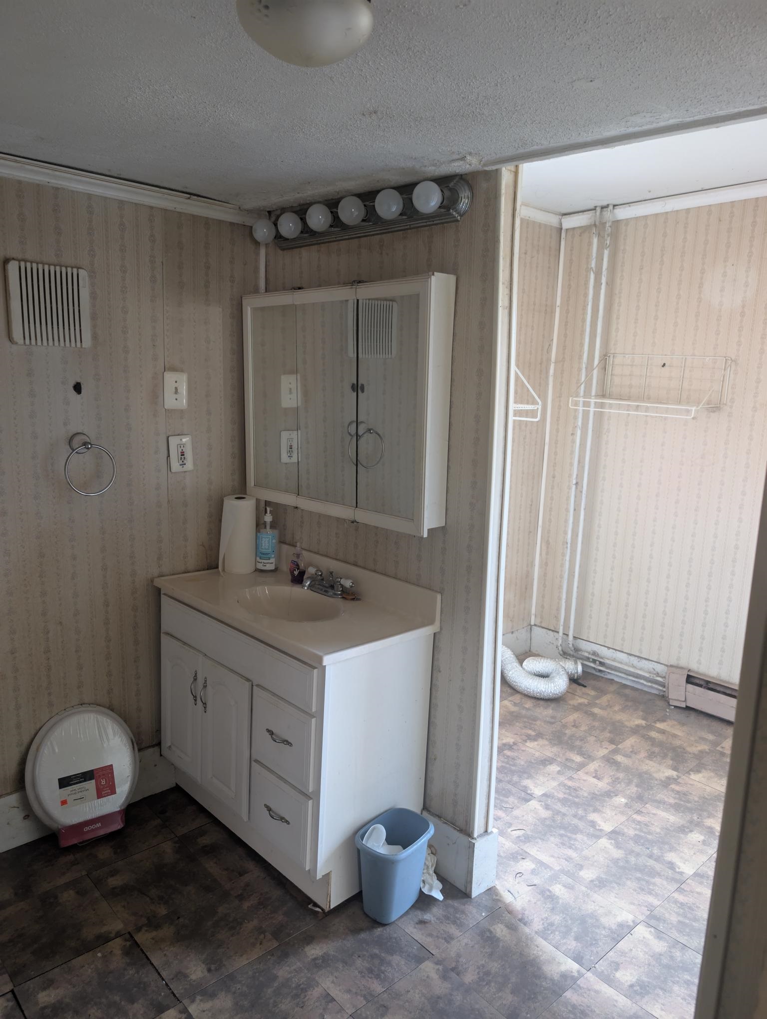 27 Highland St, Rochester, NH 03868