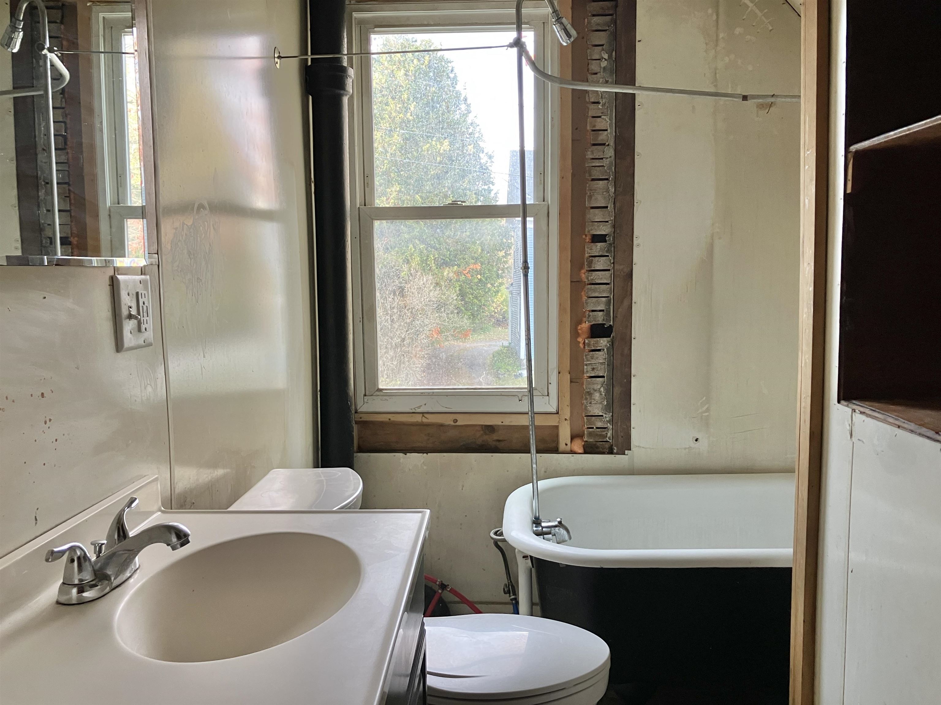 Full Bath on 2nd Floor