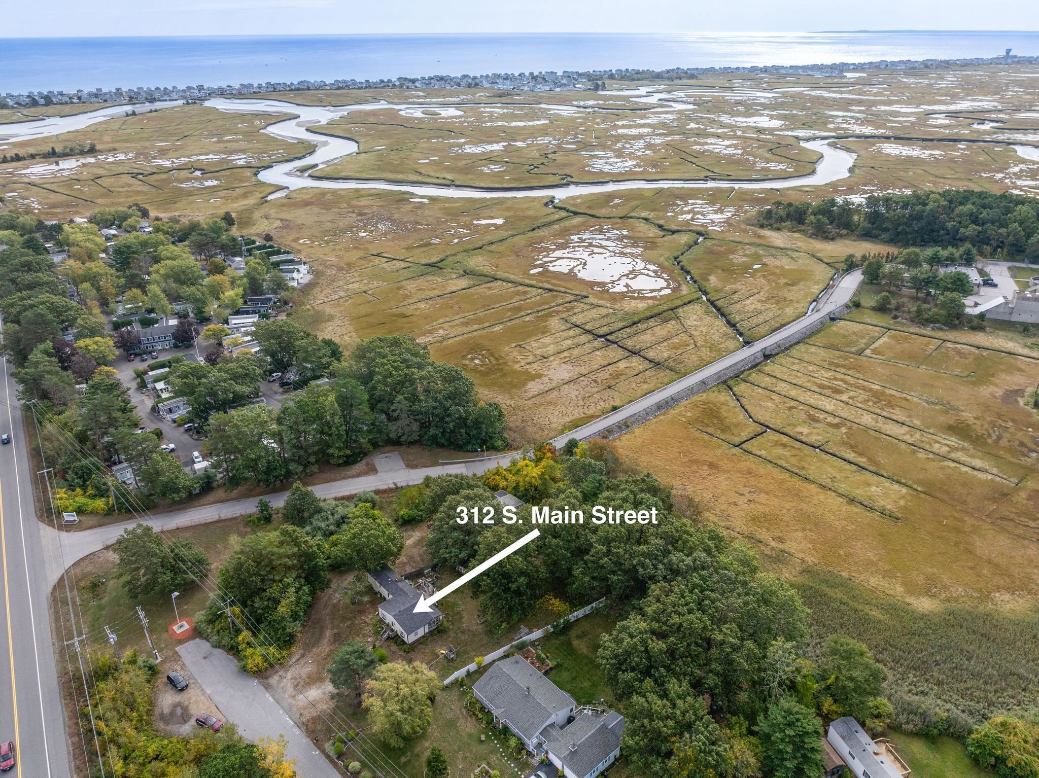 312 S Main St, Seabrook, NH 03874