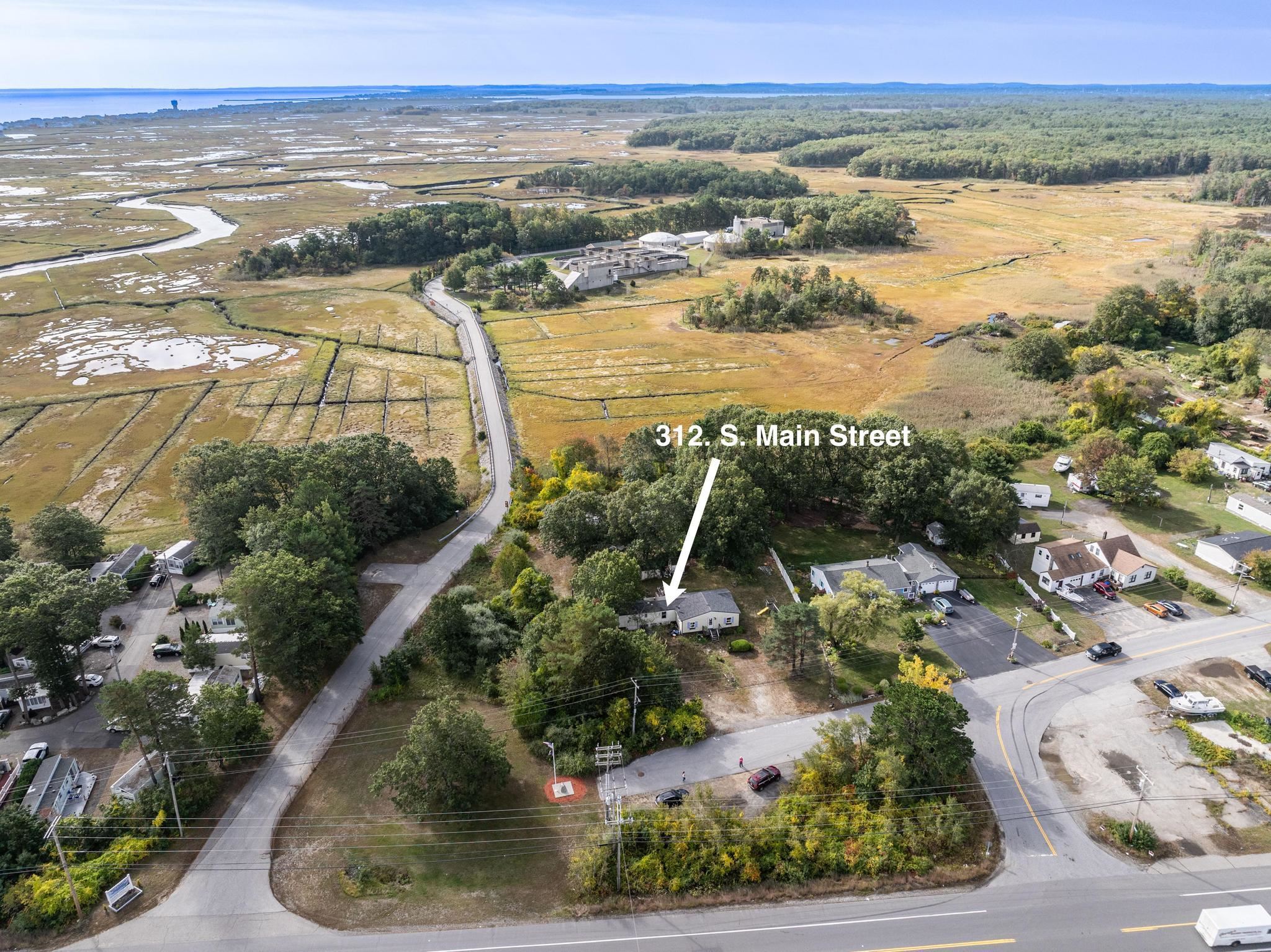 312 S Main St, Seabrook, NH 03874