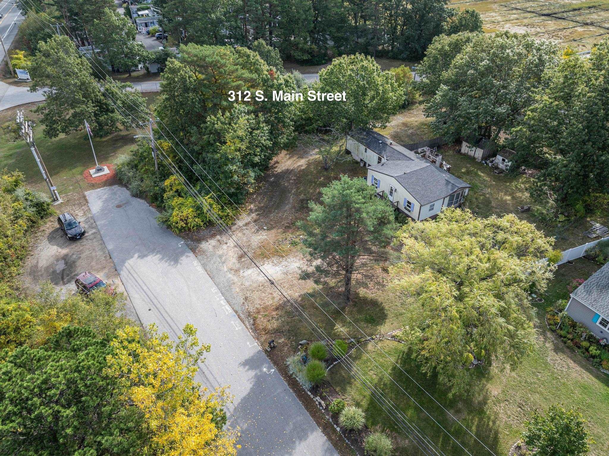 312 S Main St, Seabrook, NH 03874