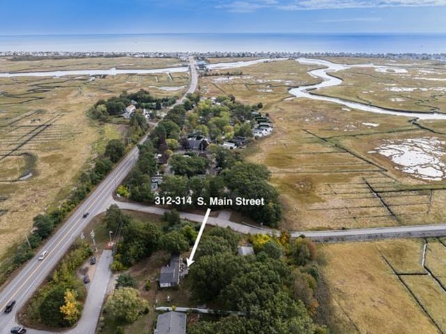 312 S Main St, Seabrook, NH 03874