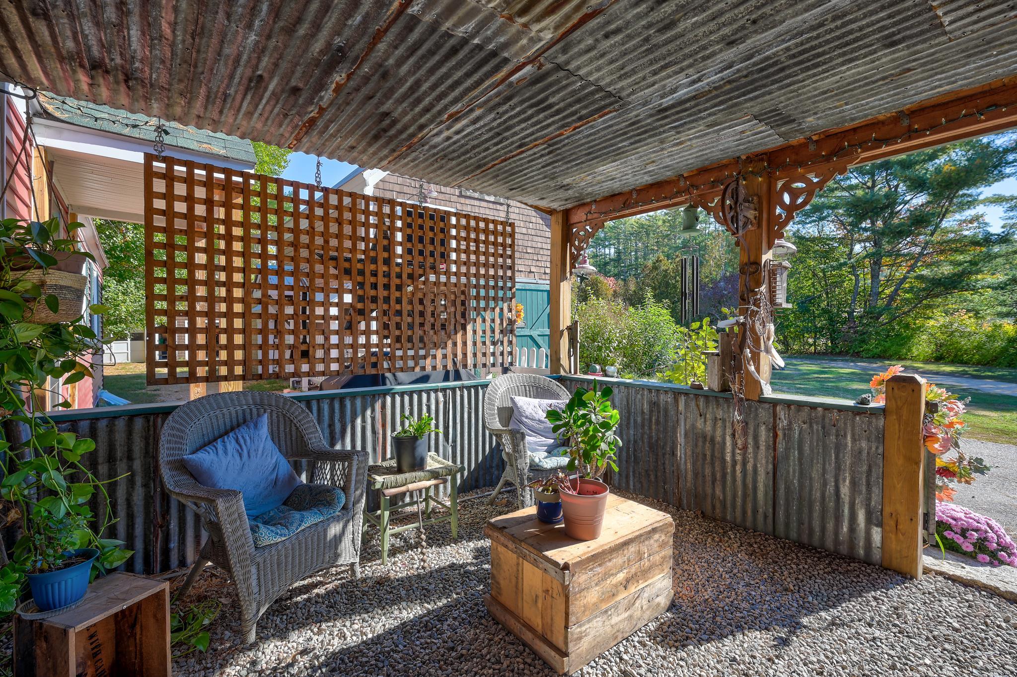 78 School St, Effingham, NH 03882