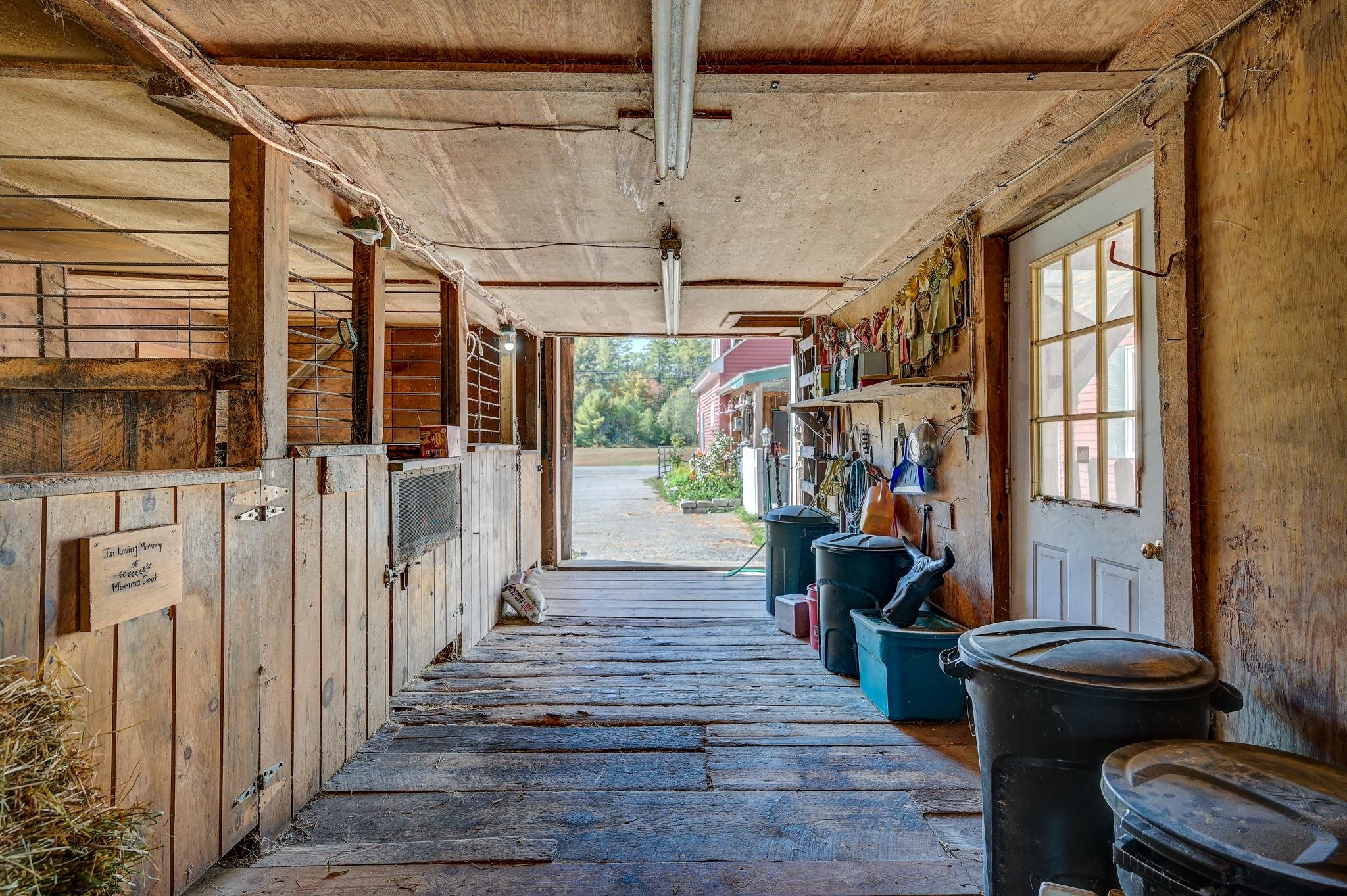 78 School St, Effingham, NH 03882