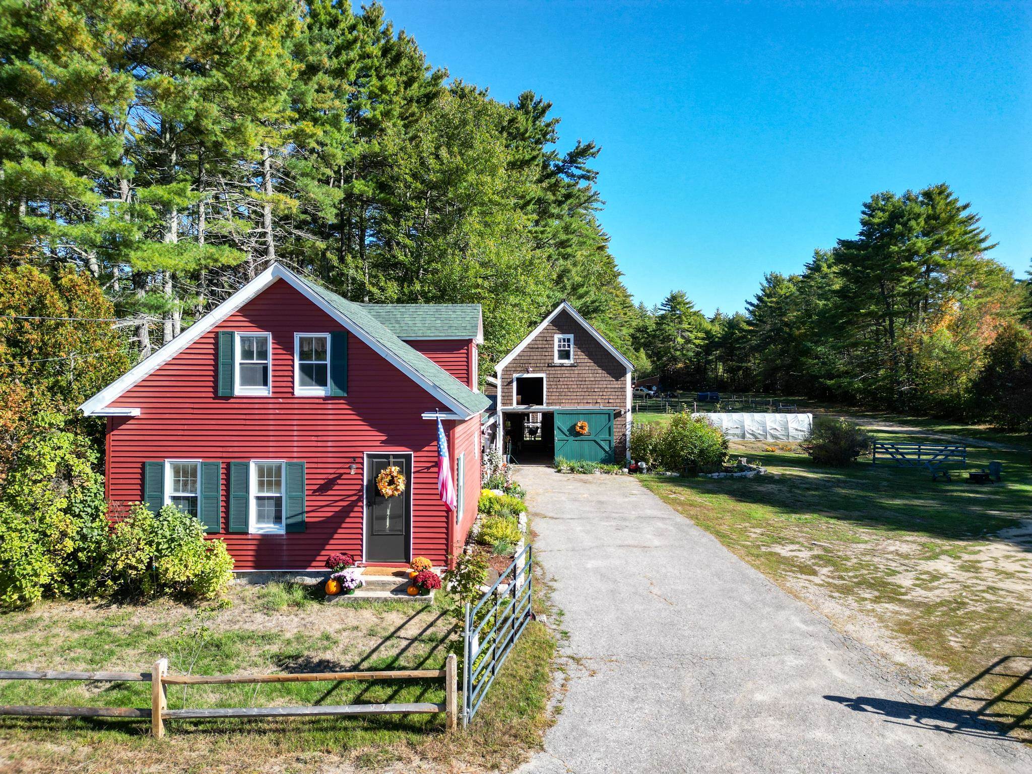 78 School St, Effingham, NH 03882