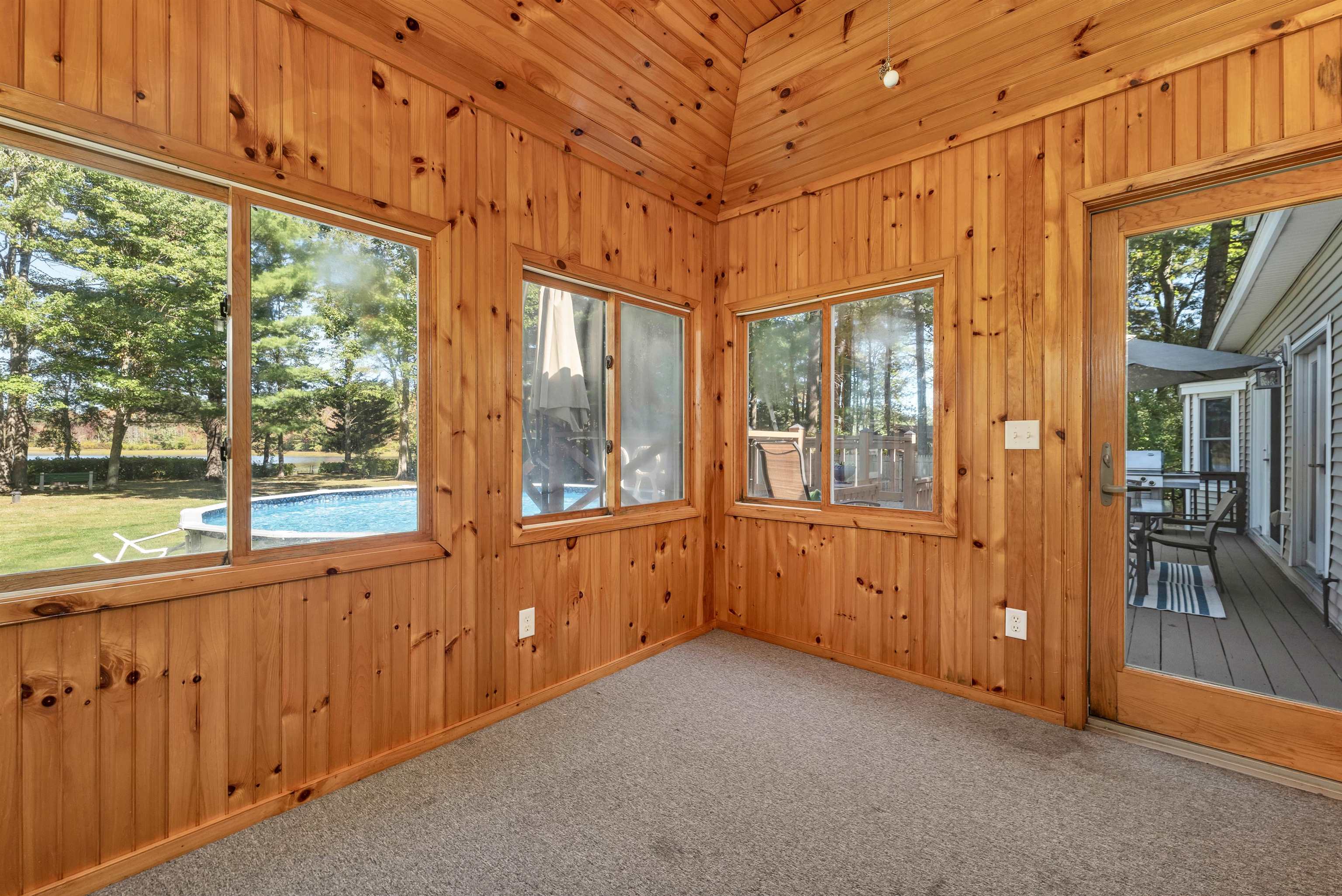 40 Coopers Grove Rd, Kingston, NH 03848