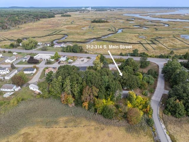 312 S Main St, Seabrook, NH 03874