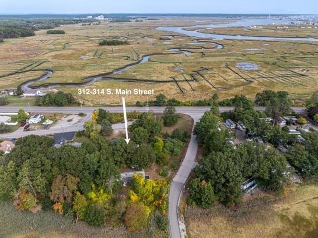 312 S Main St, Seabrook, NH 03874