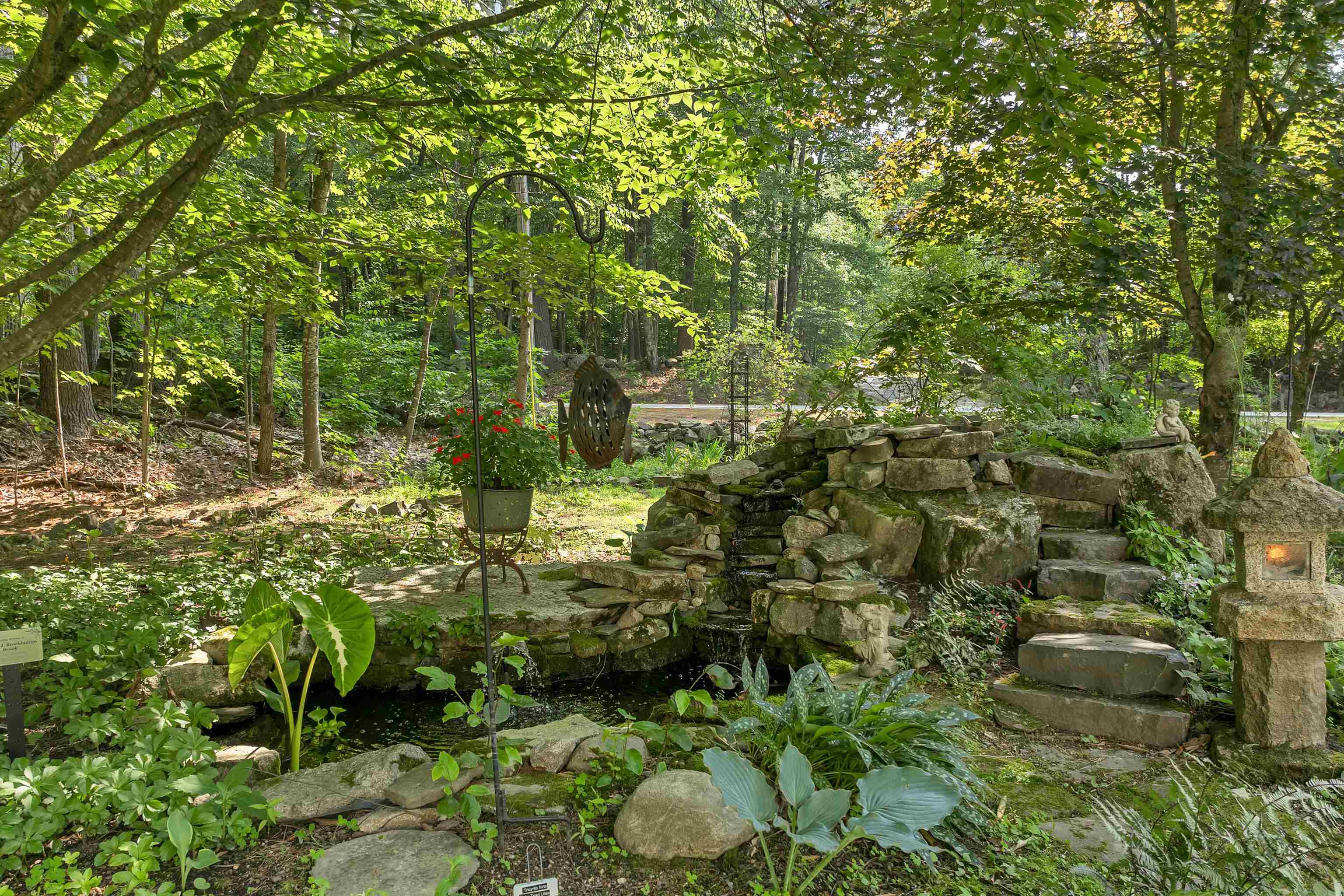 220 Governors Rd, Brookfield, NH 03872