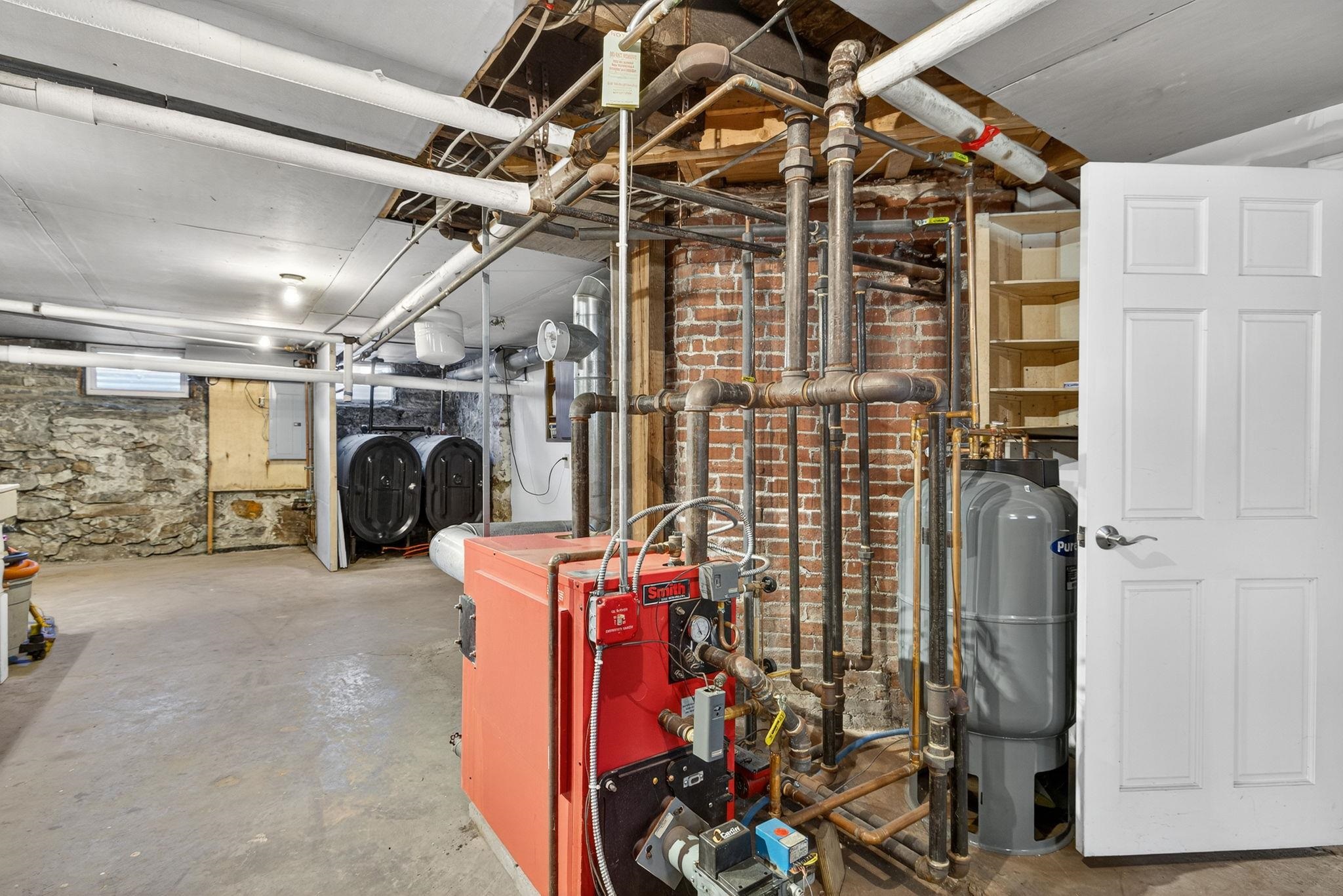 84 East Broadway St, Derry, NH 03038