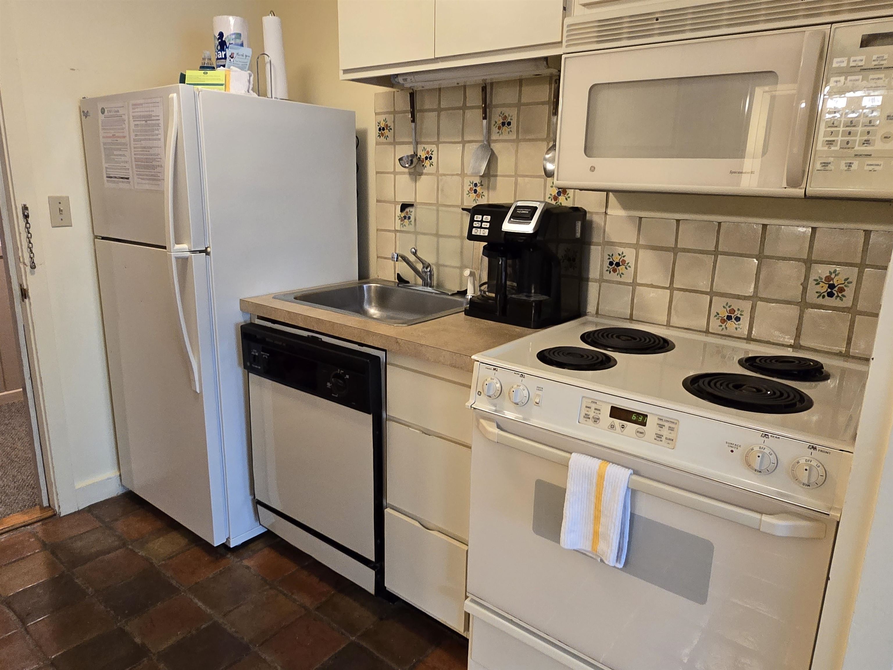 Kitchin fully equiped