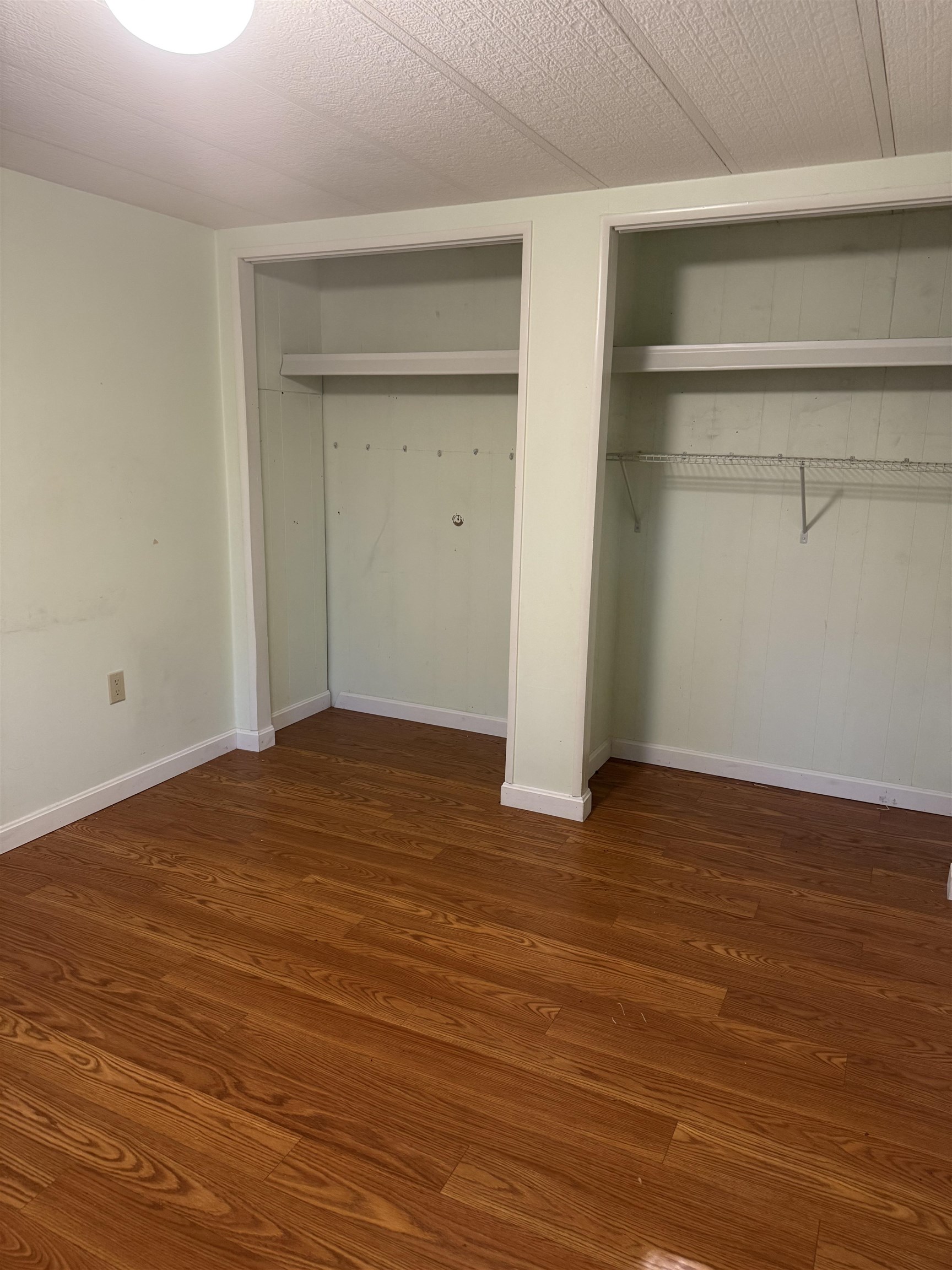 11 Stone Ledge Rd, North Hampton, NH 01062