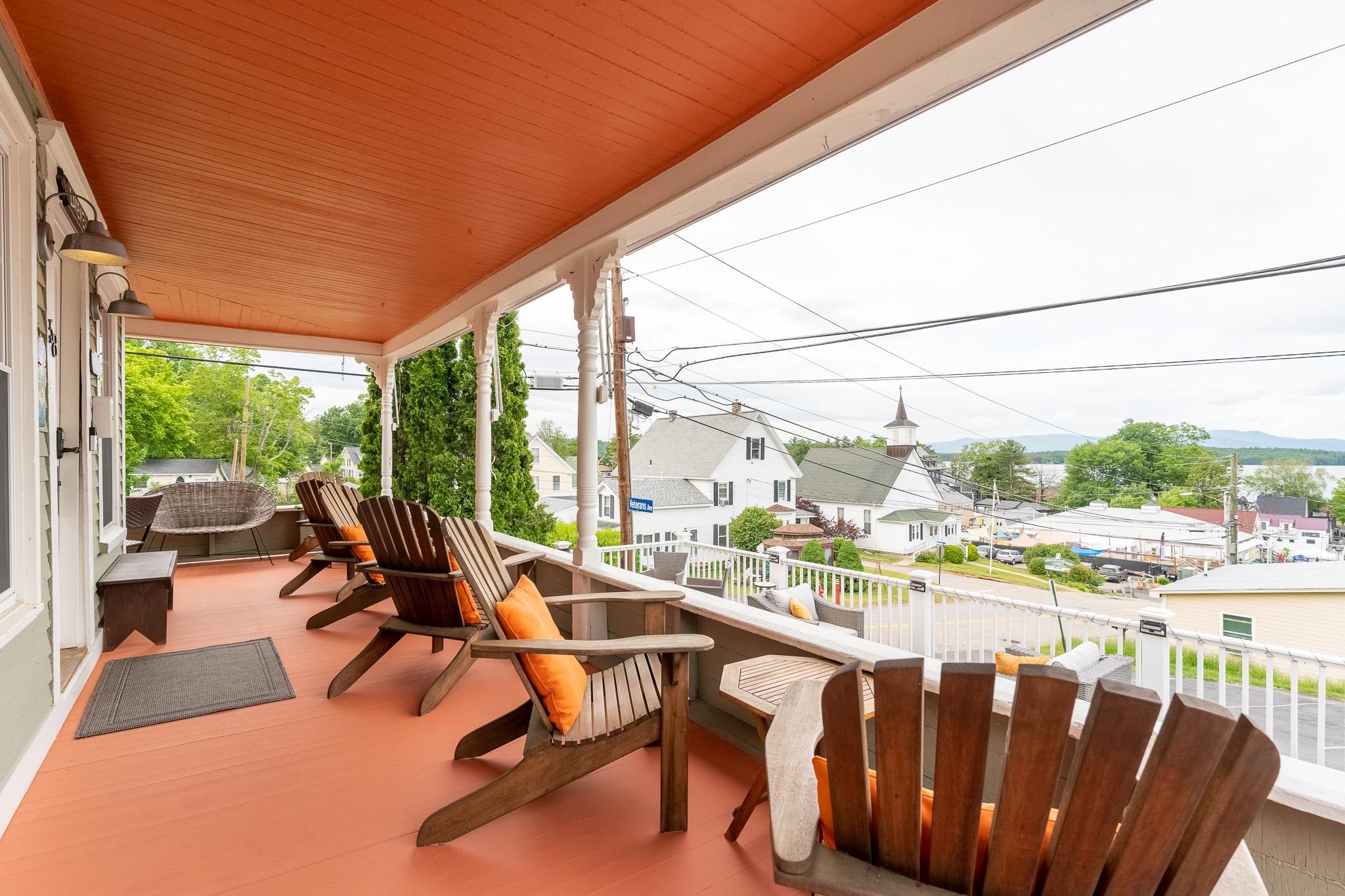 COMMON PORCH OUTSIDE LOBBY