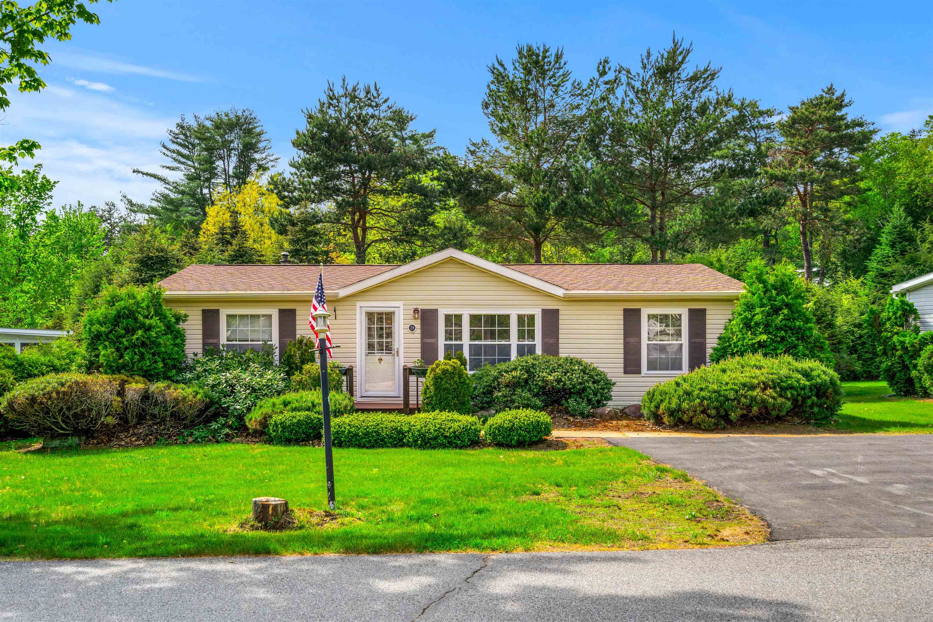 28 Great Brook Dr, Belmont, NH 03220-4403