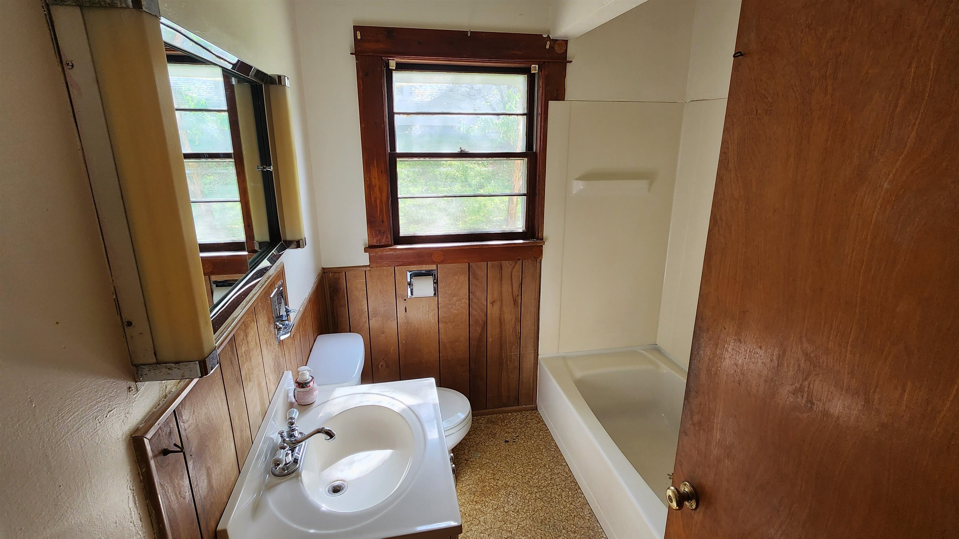 45 Chase St, Claremont, NH 03743