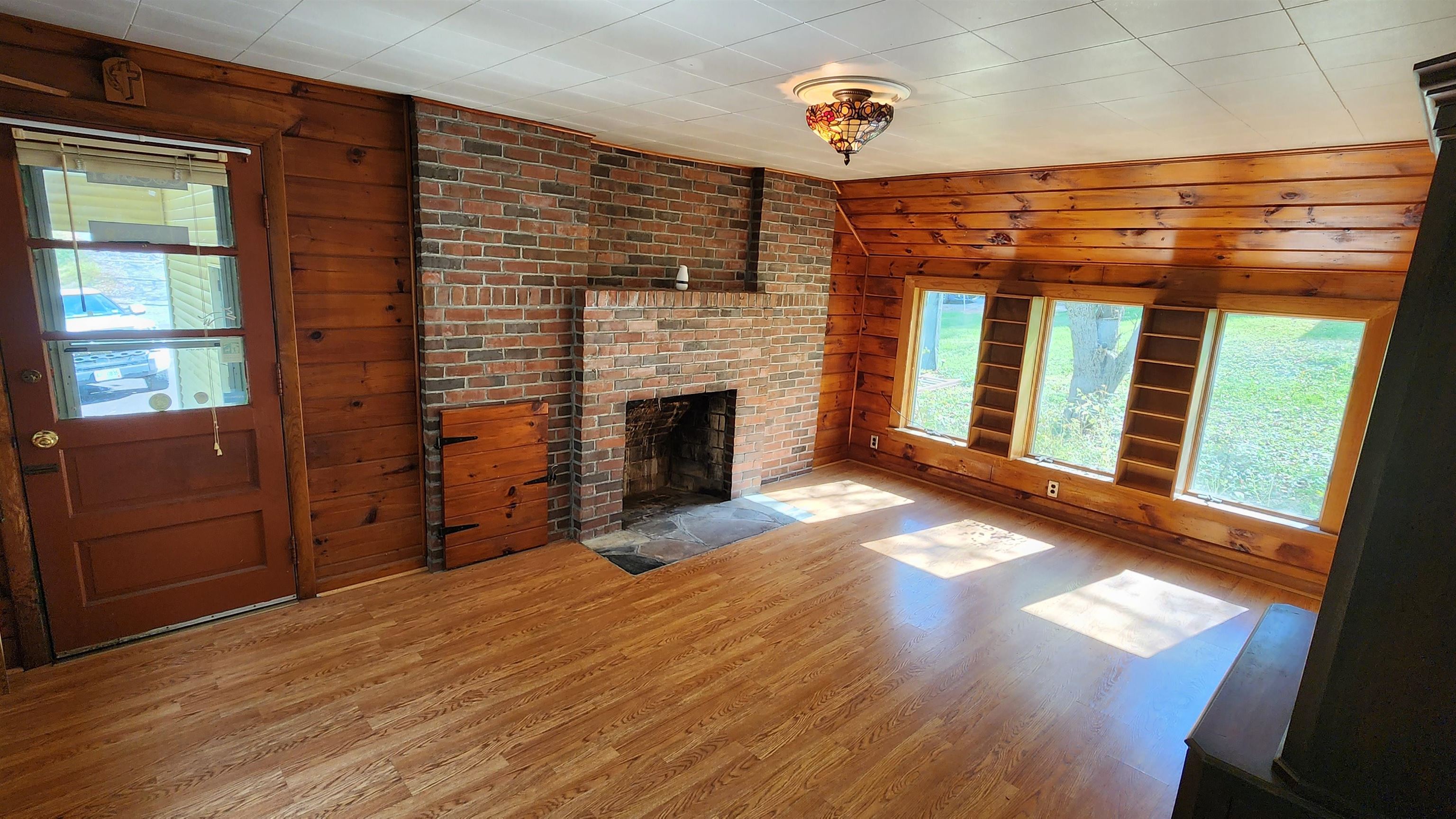 45 Chase St, Claremont, NH 03743