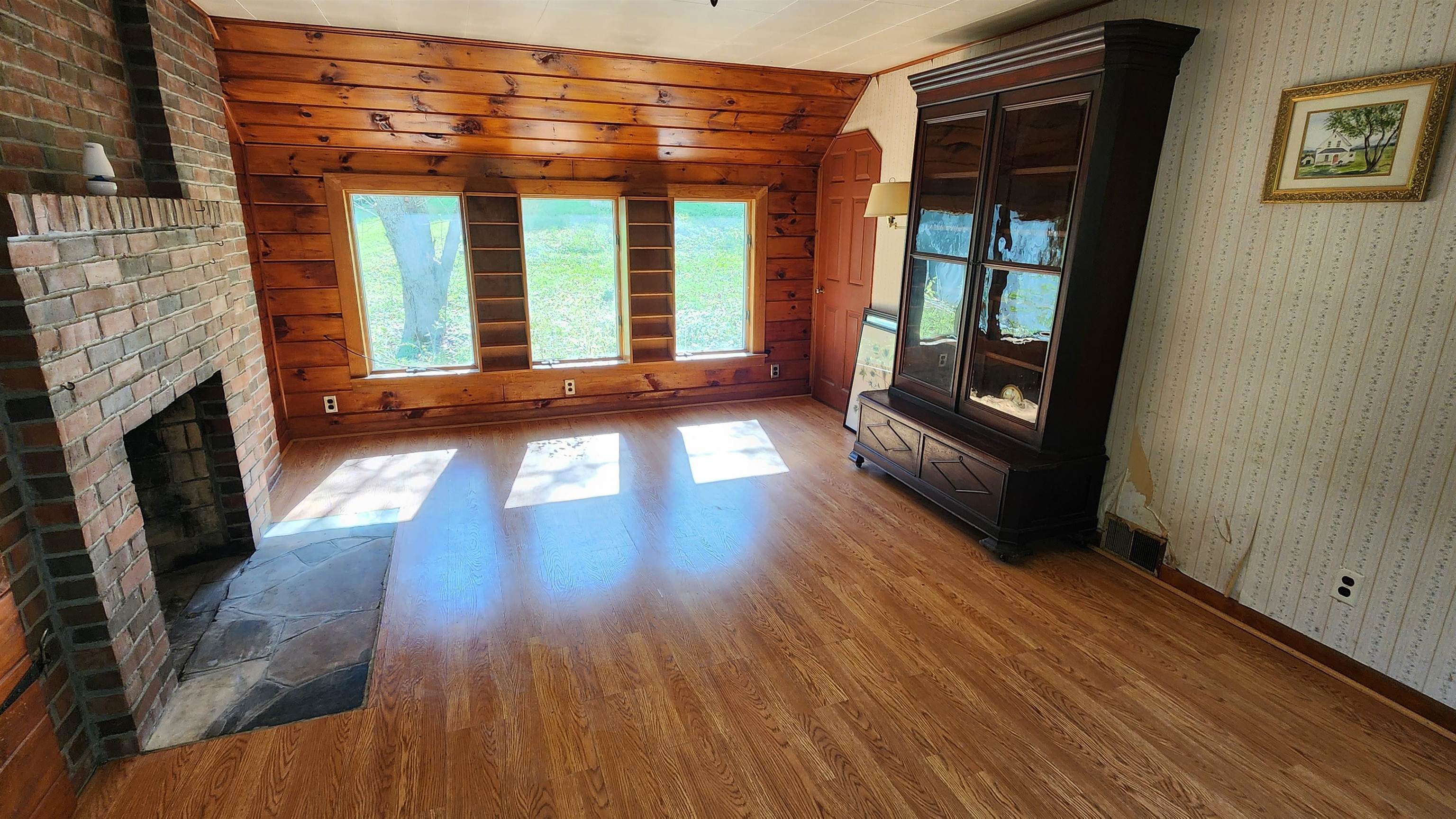 45 Chase St, Claremont, NH 03743