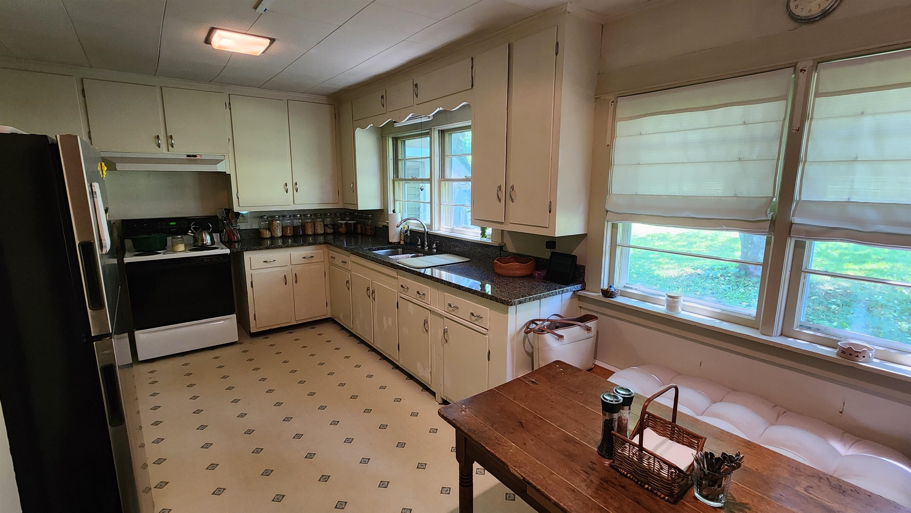 45 Chase St, Claremont, NH 03743