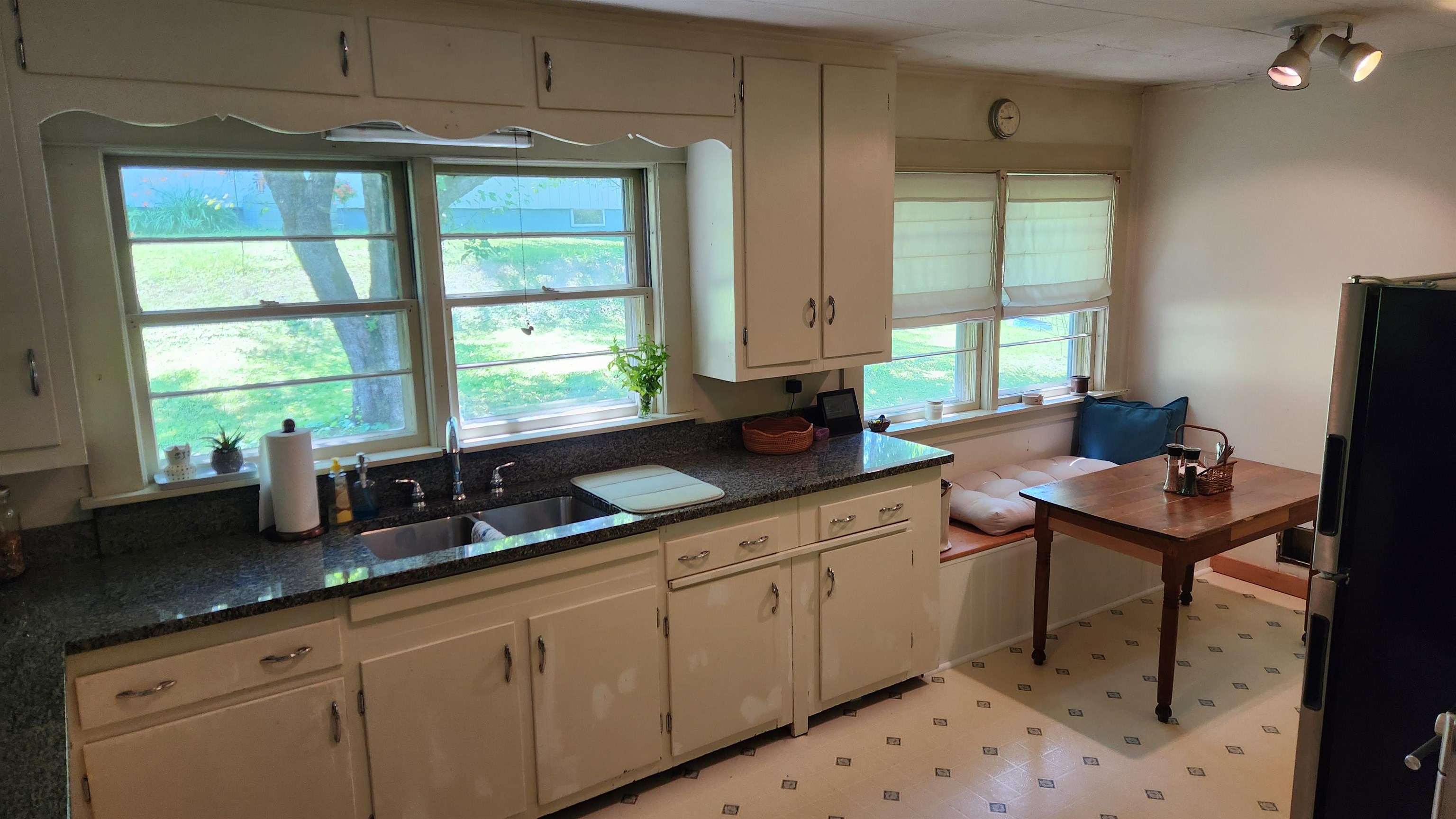 45 Chase St, Claremont, NH 03743