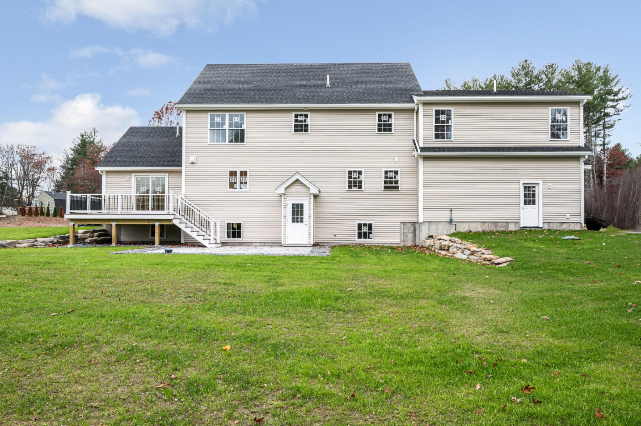 9 Cornstalk Ln, Pelham, NH 03076