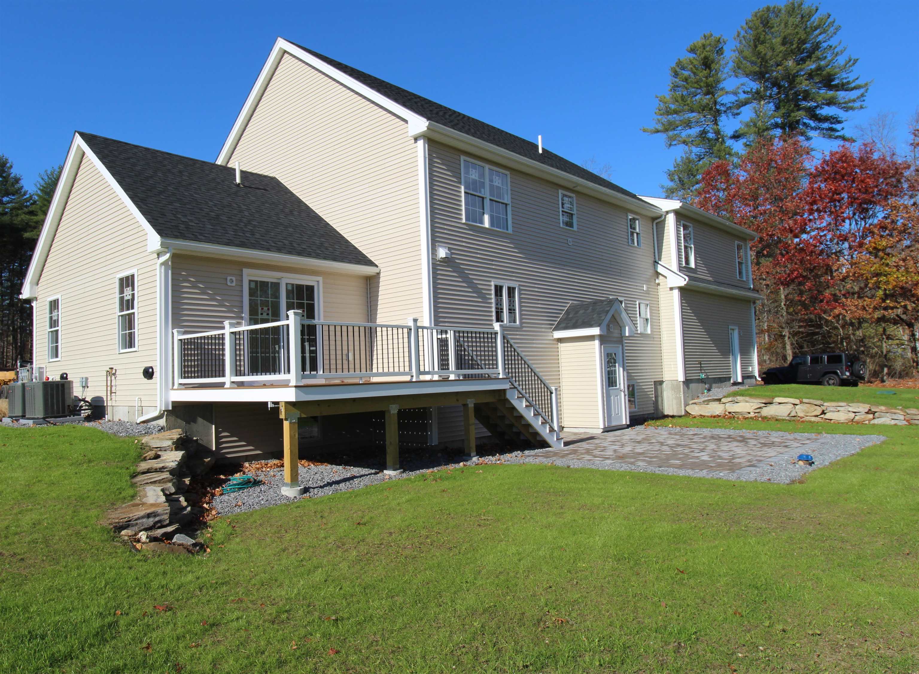 9 Cornstalk Ln, Pelham, NH 03076