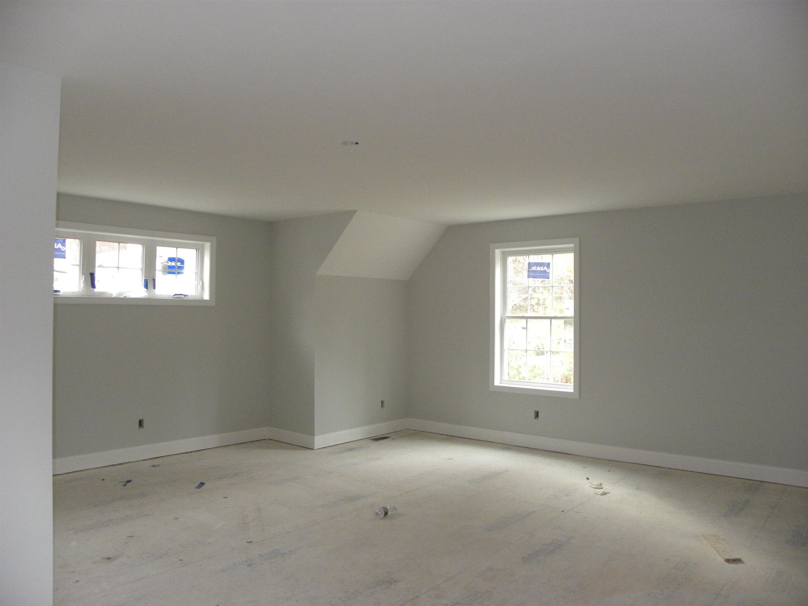 302 Karatzas Ave, Manchester, NH 03104