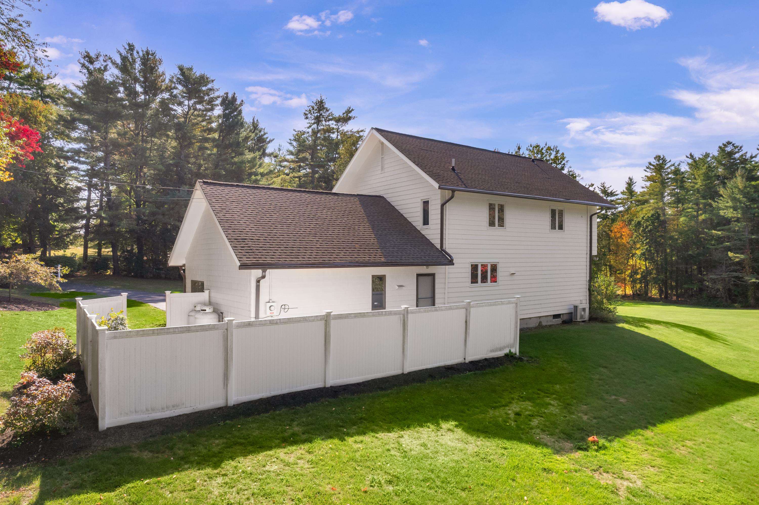 100 Drinkwater Rd, Hampton Falls, NH 03844