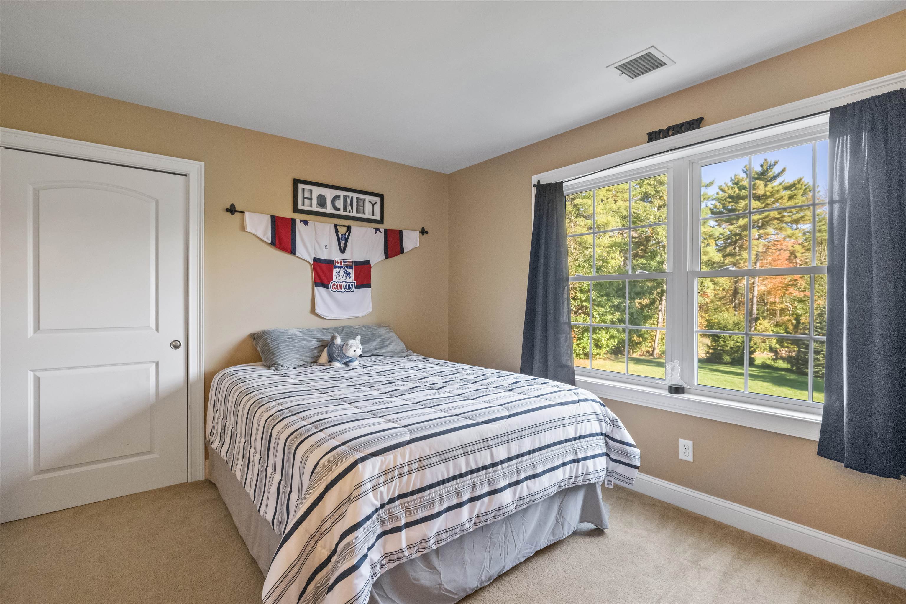 59 Hawthorne Dr, Auburn, NH 03032