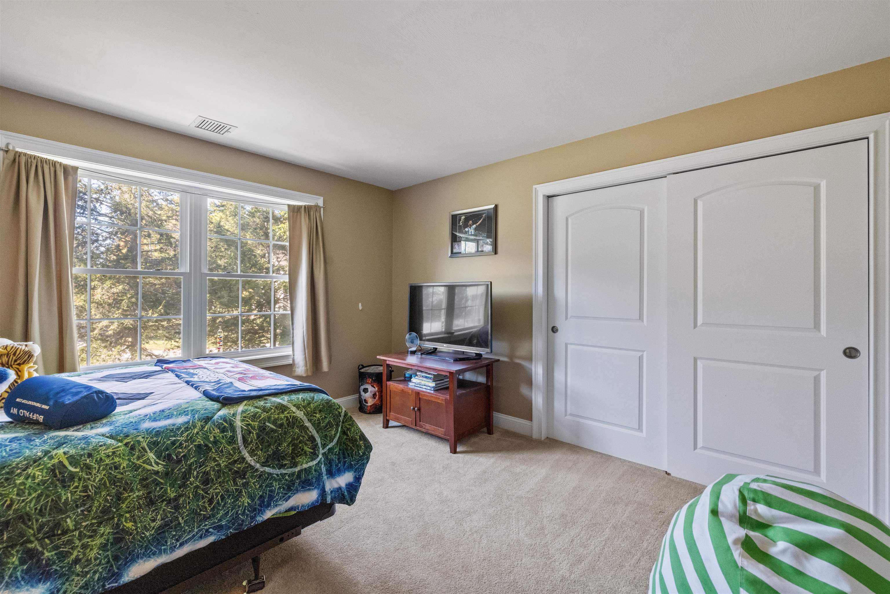 59 Hawthorne Dr, Auburn, NH 03032