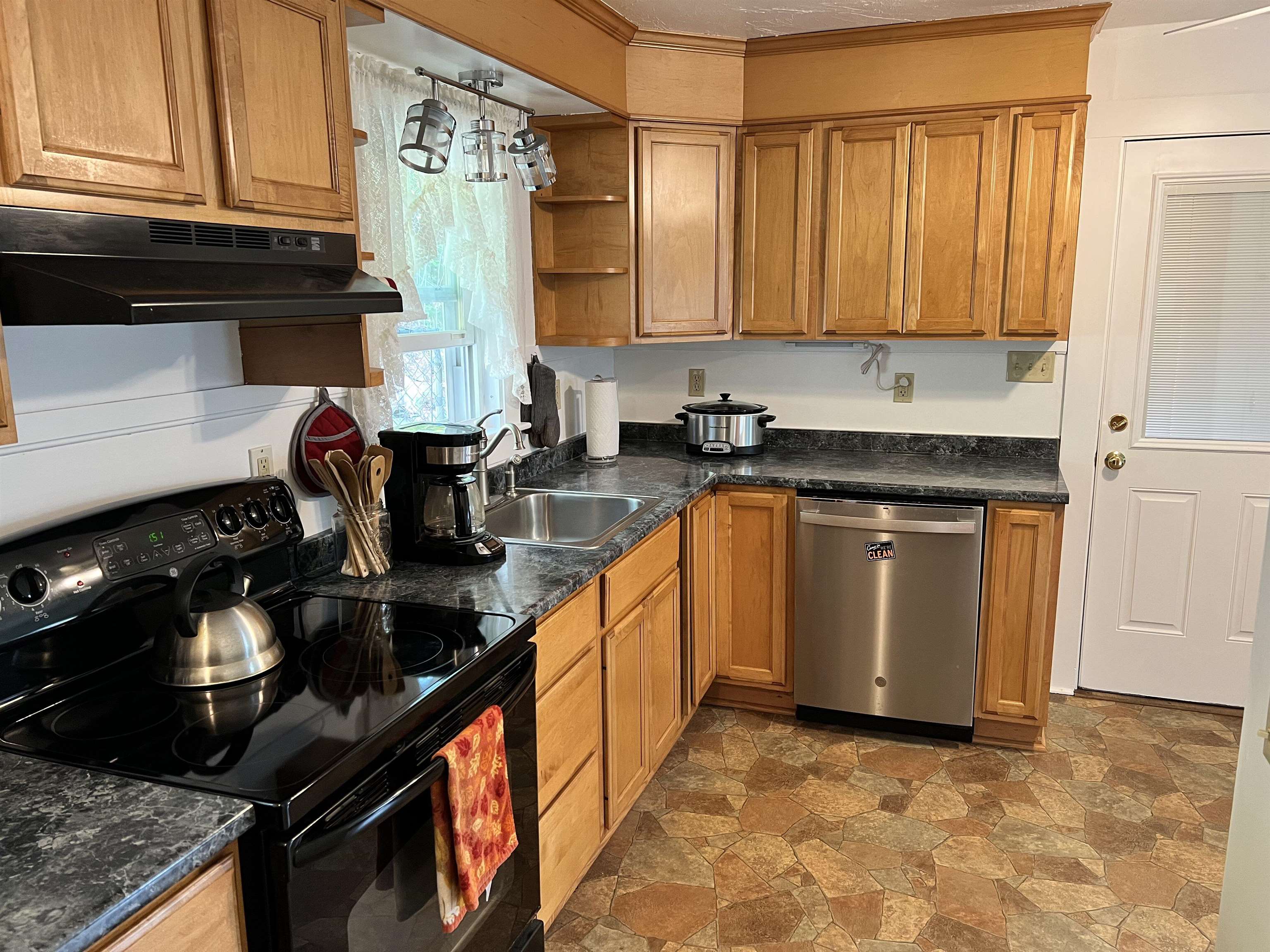 214 Main St, Alton, NH 03809