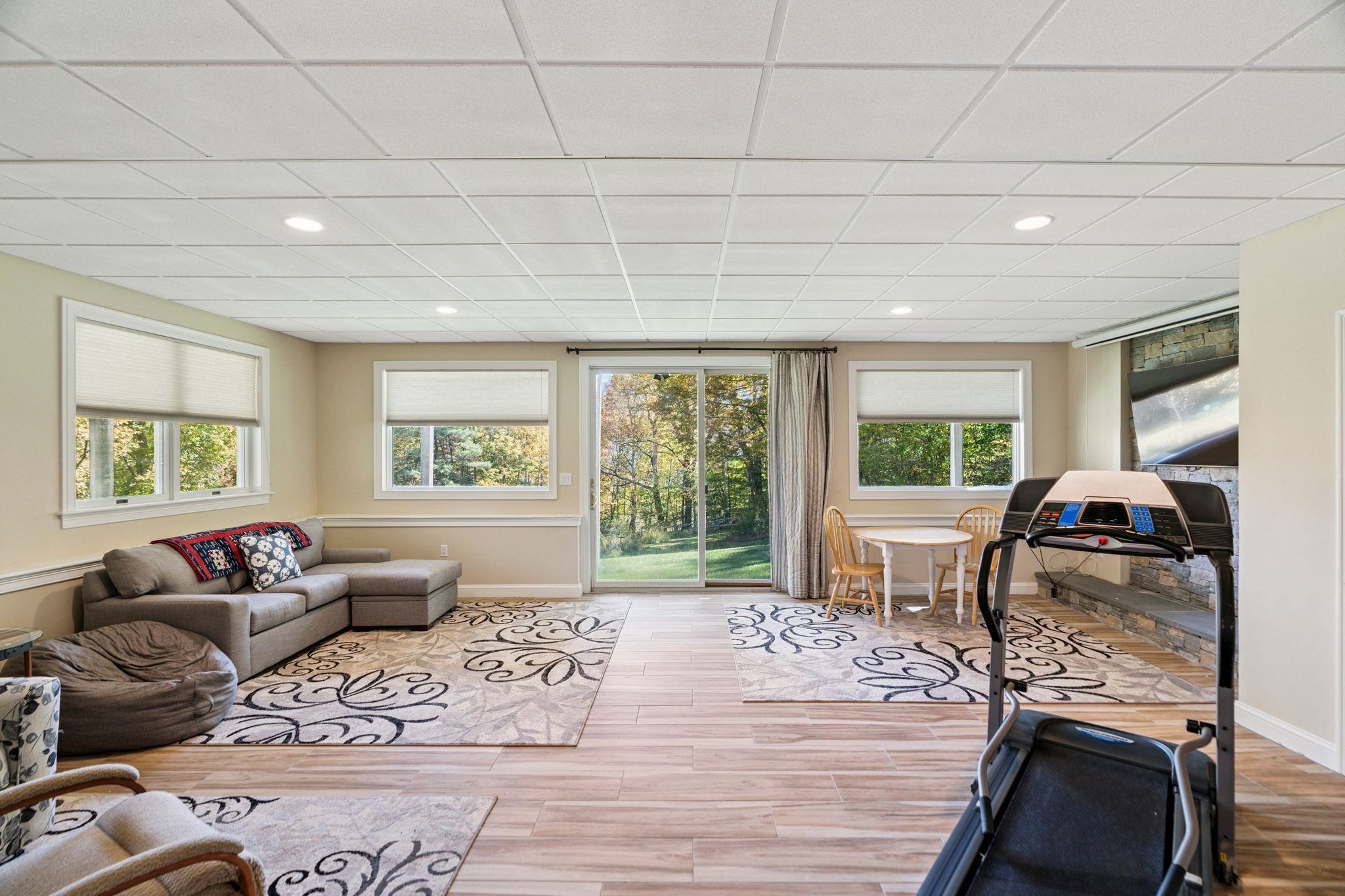 Fully finished basement 24193690