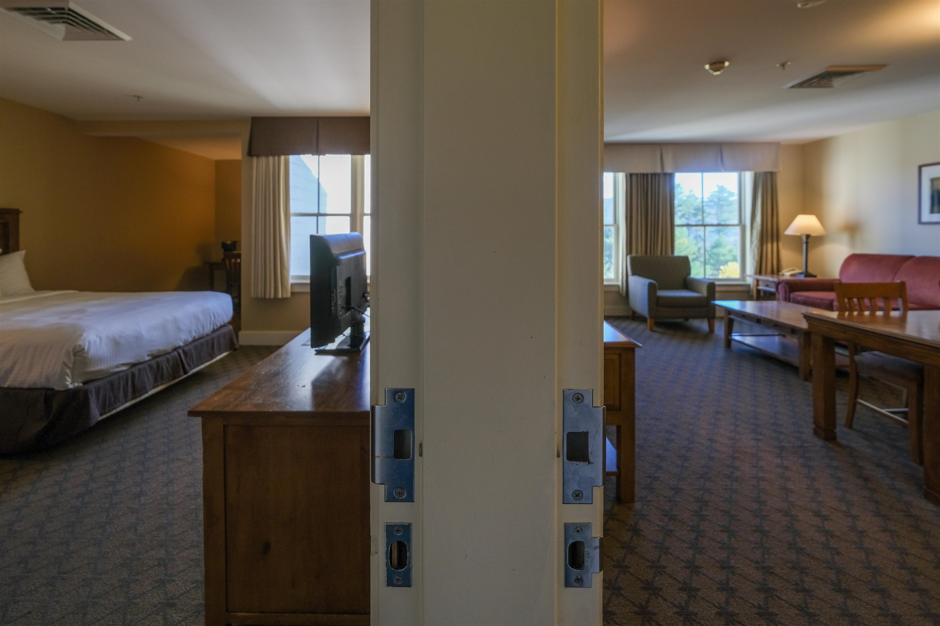 Connecting door to the 2 sides of the condo