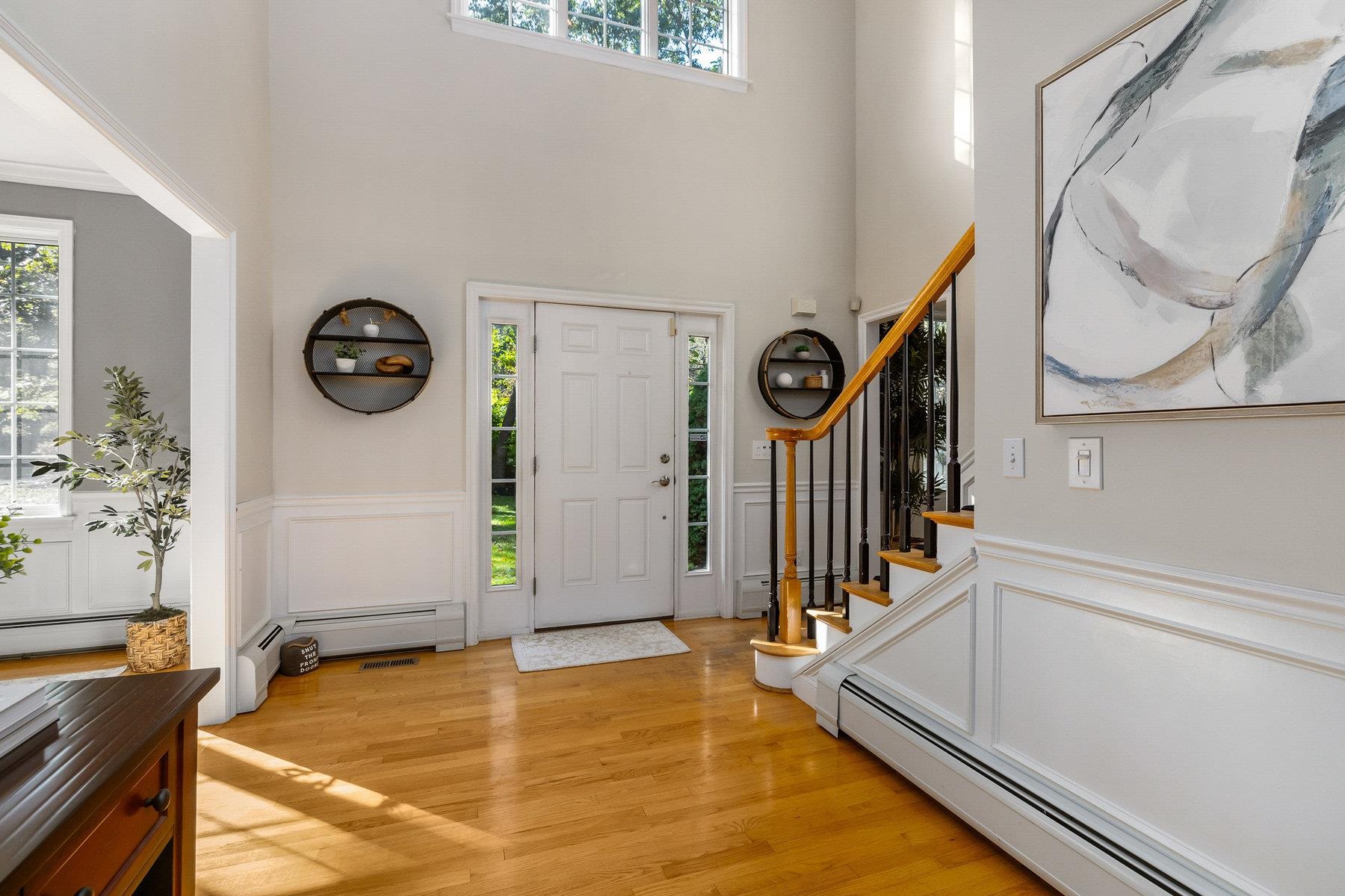 8 Winterberry Ln, North Hampton, NH 03862