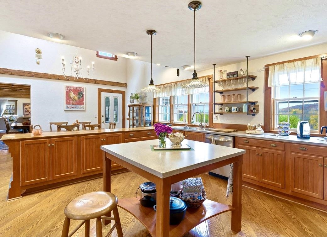 14 Curtis Road — photo 2