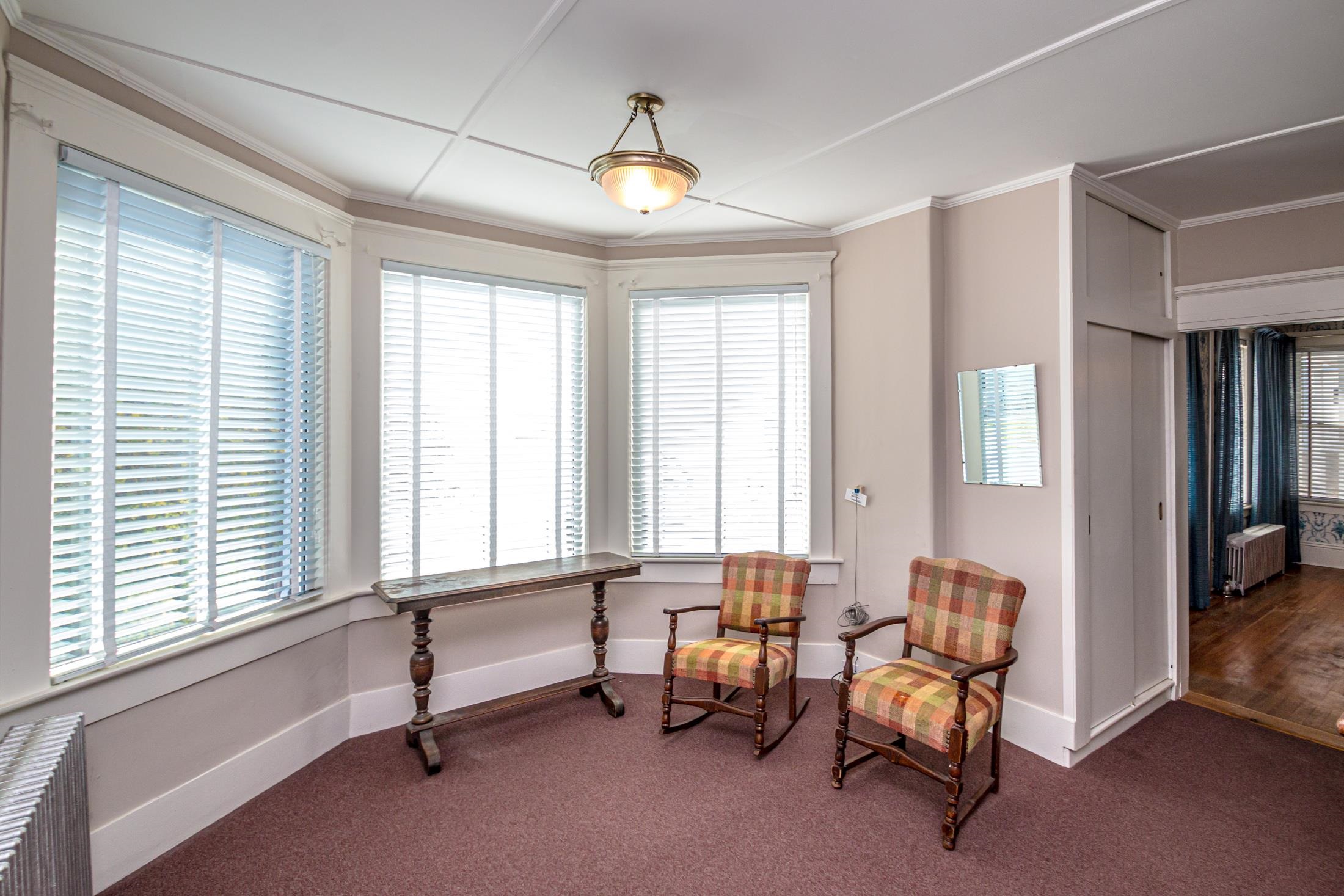 19 Elm St, Whitefield, NH 03598