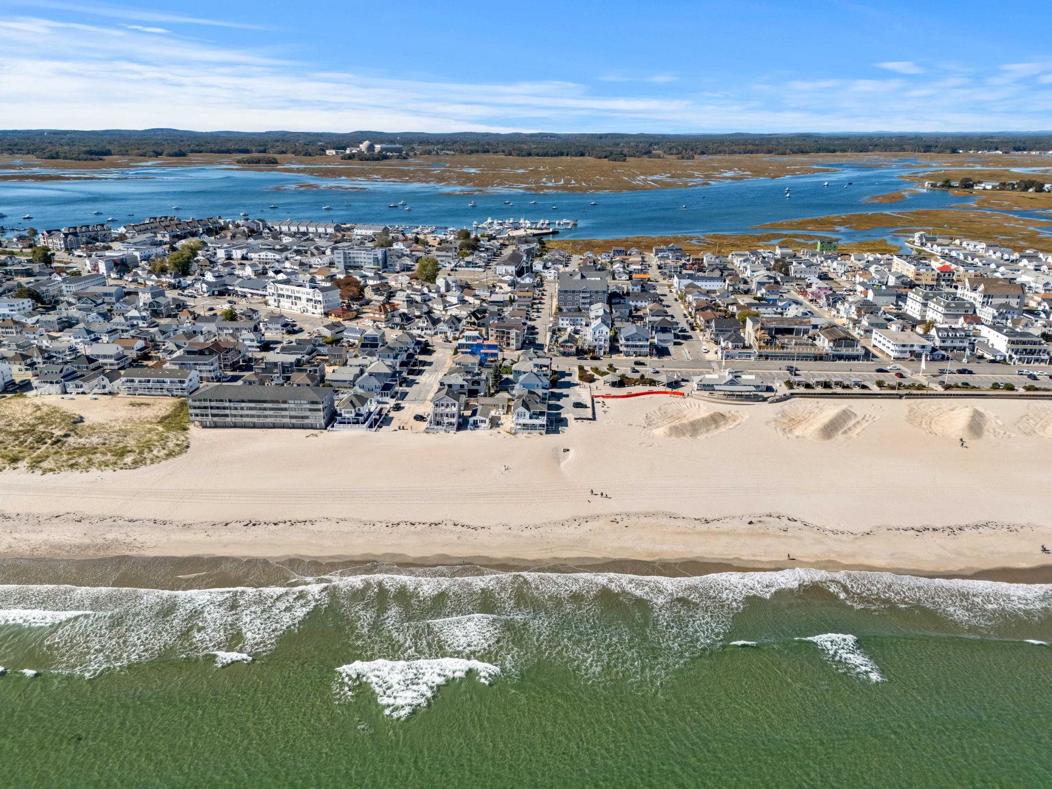 10 Haverhill Ave, Hampton, NH 03842