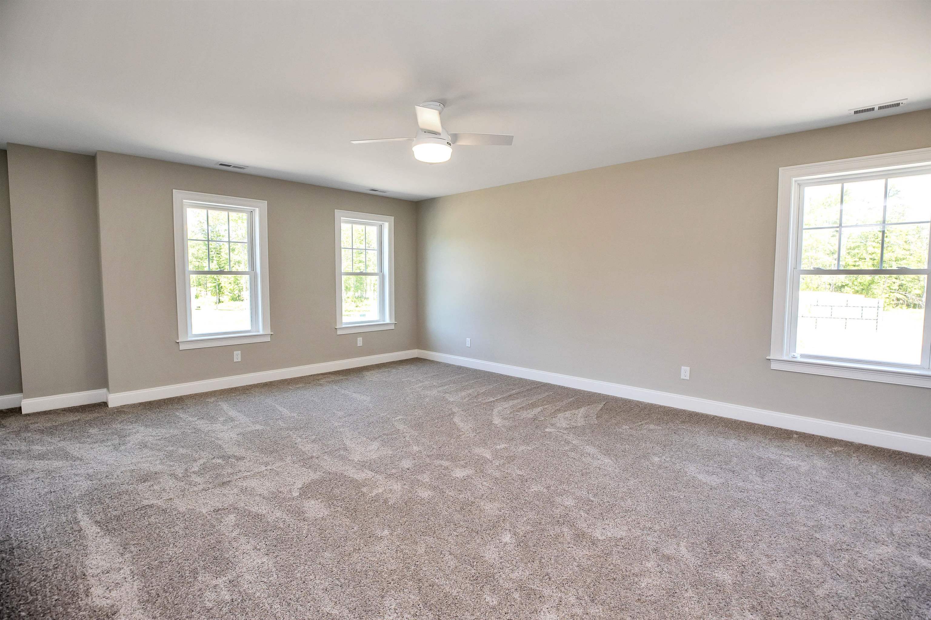 6 Eagle Perch Dr, Boscawen, NH 03303