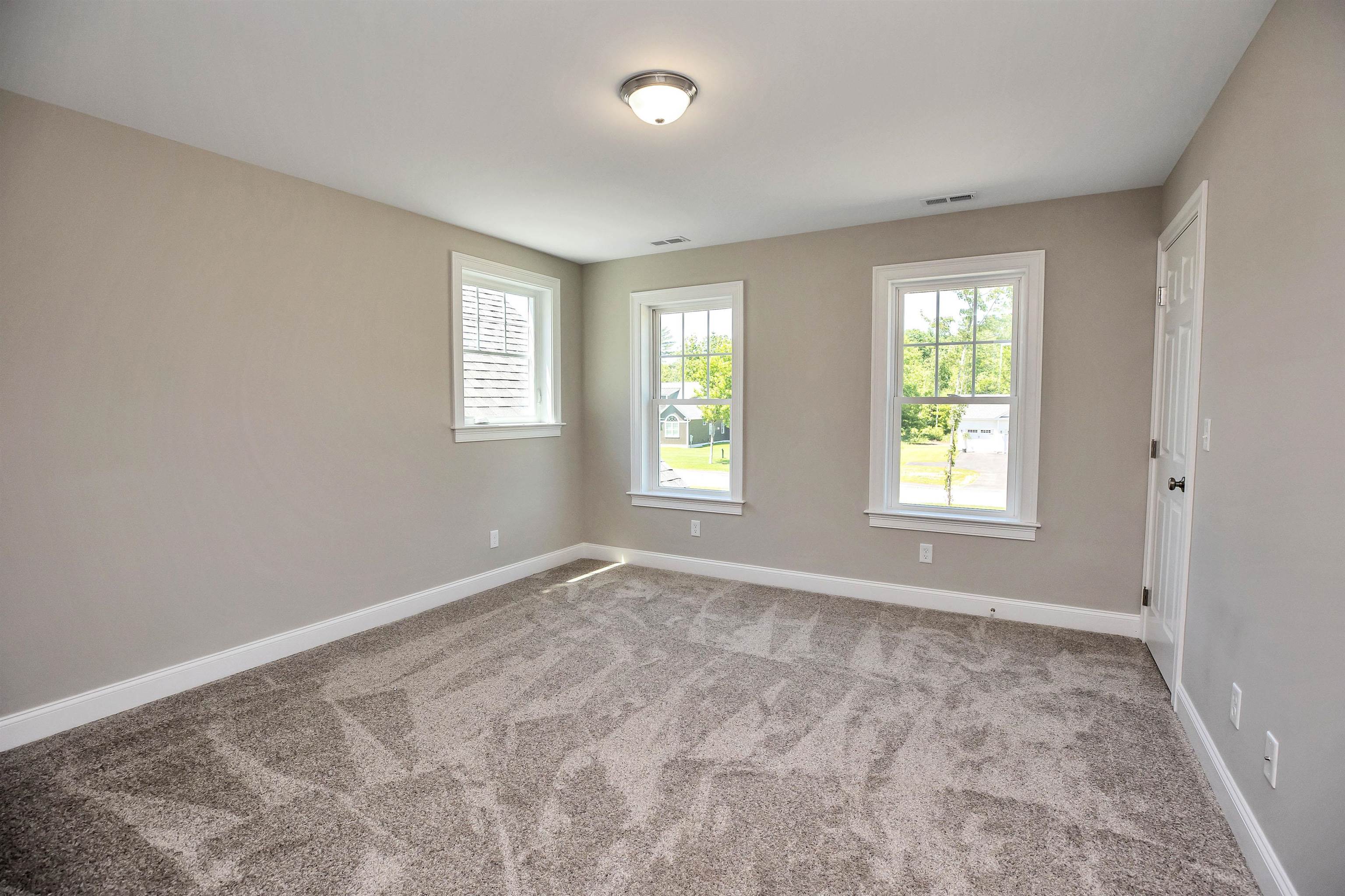 6 Eagle Perch Dr, Boscawen, NH 03303