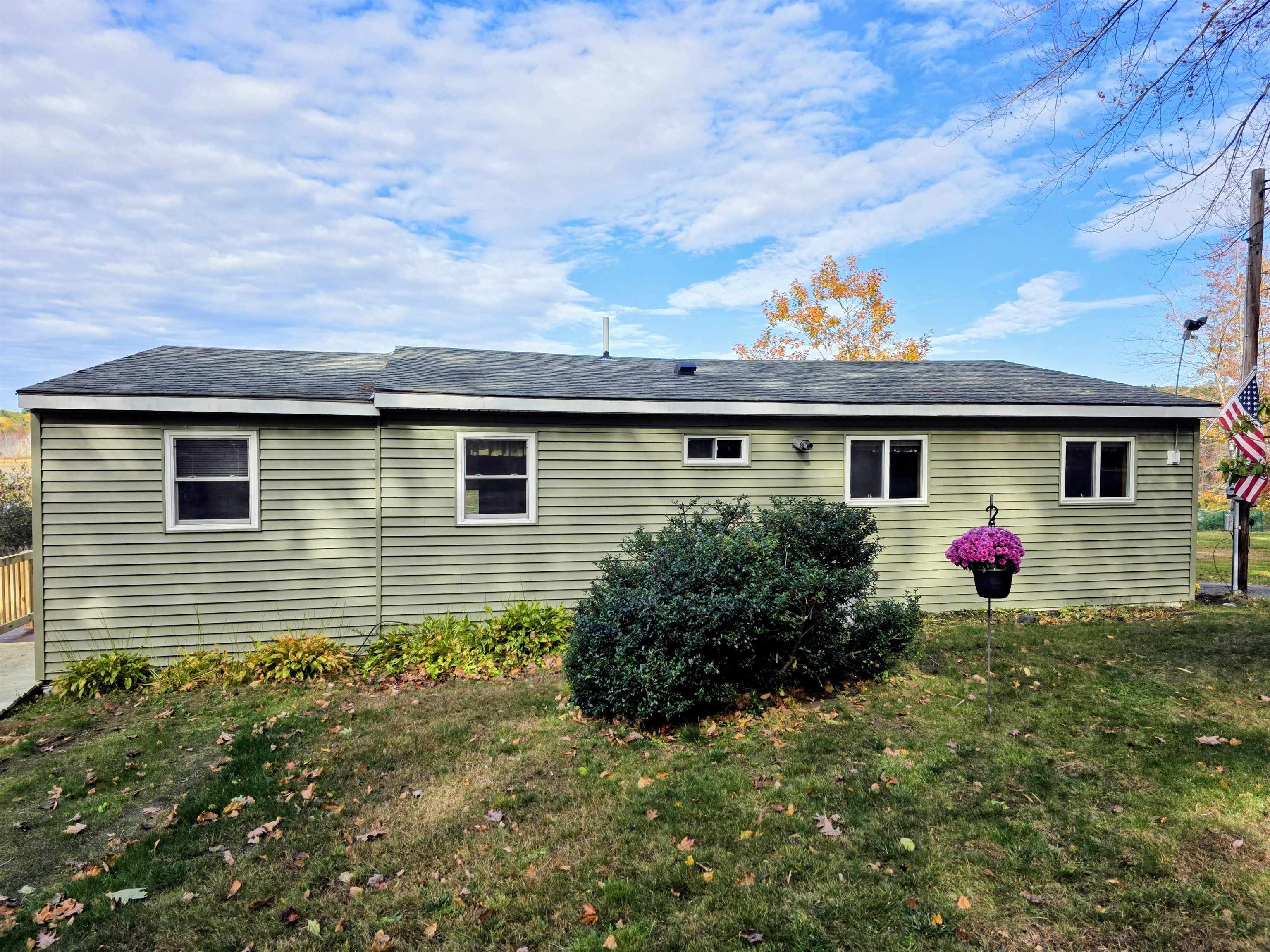 153 Lakeshore Dr, Gilmanton, NH 03237