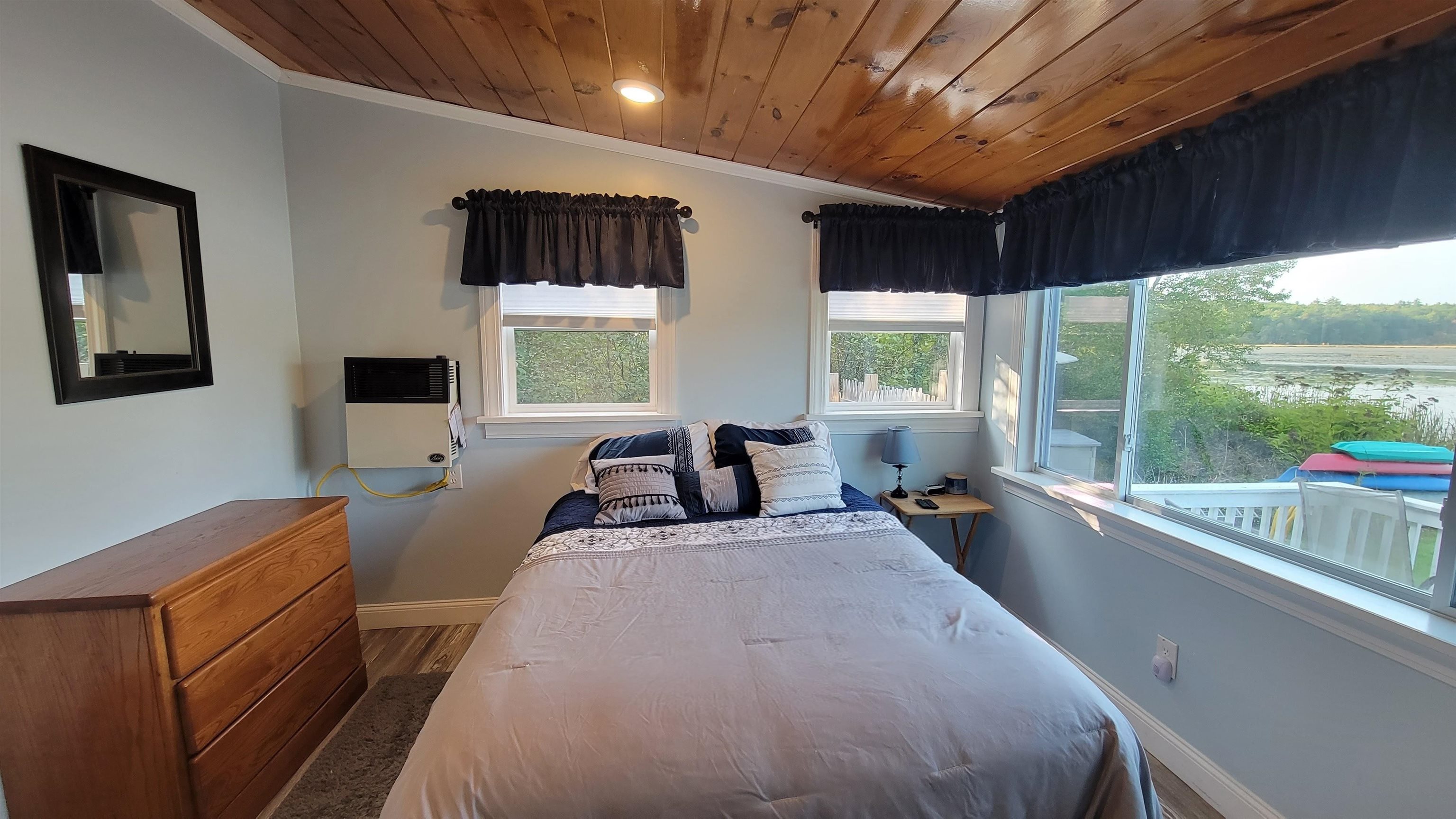 153 Lakeshore Dr, Gilmanton, NH 03237