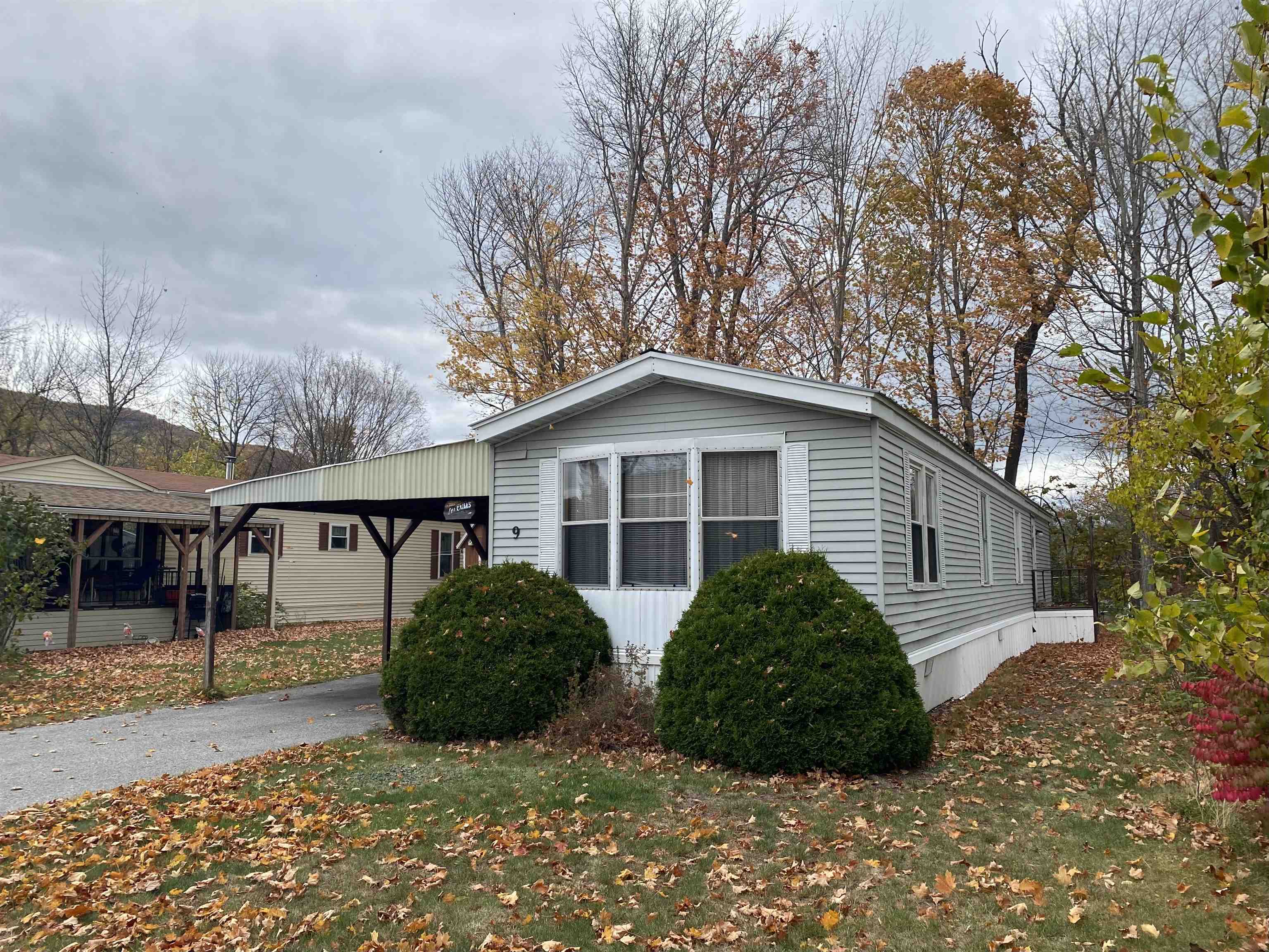 9 Paradise St, Gorham, NH 03581