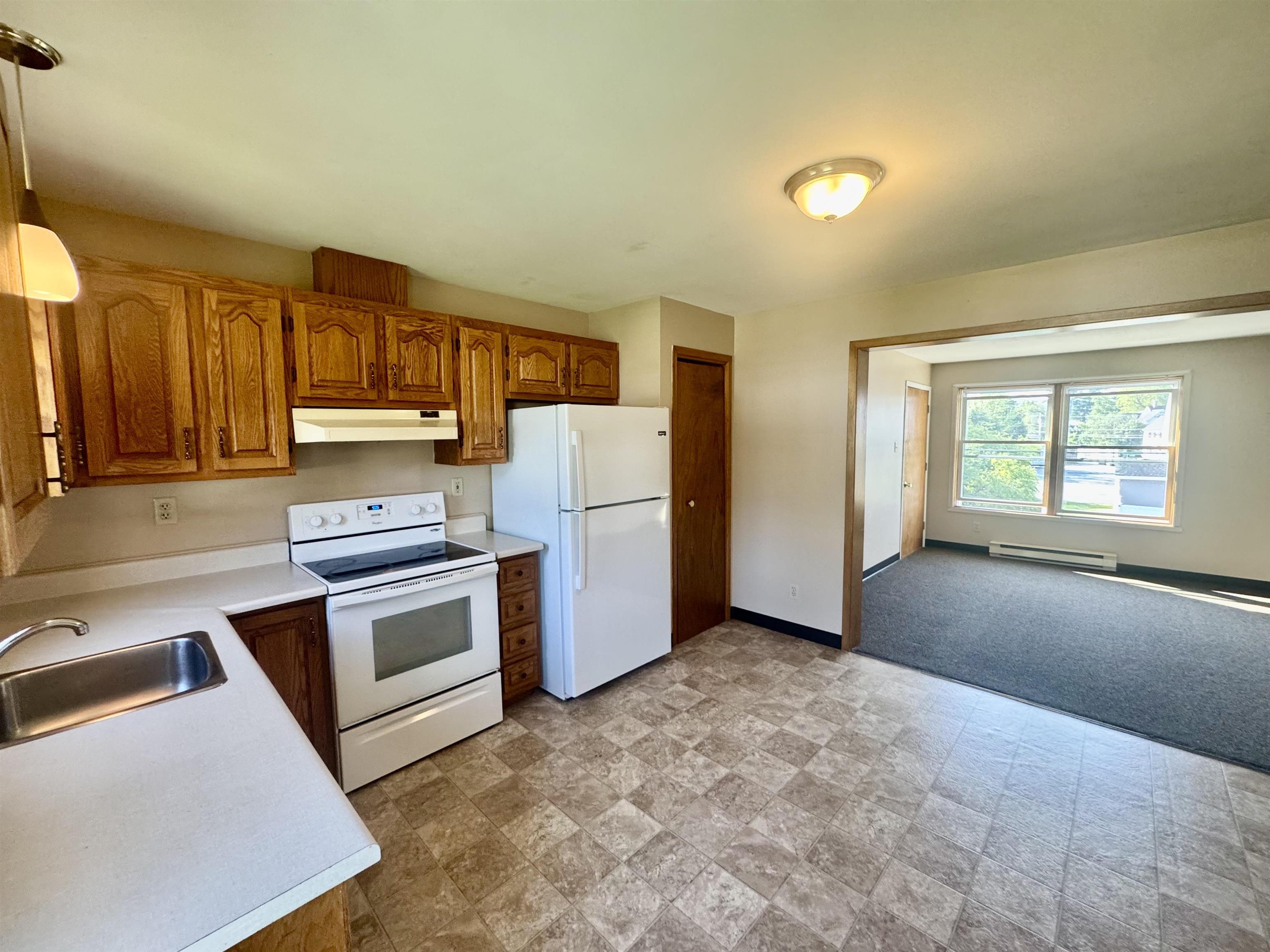 31 Central St, Hillsborough, NH 03244